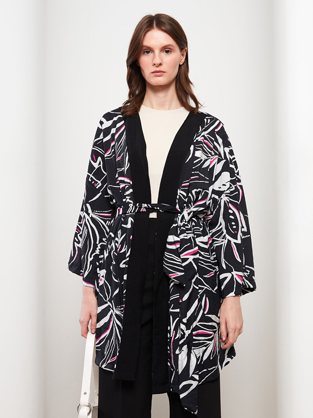 كيمونو منقوش بياقة شال للسيدات