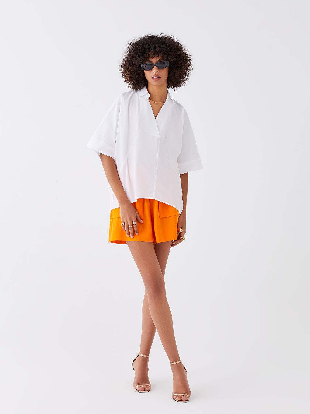 بلوزة نسائية قطنية بأكمام قصيرة وياقة قميص مستقيمة-1