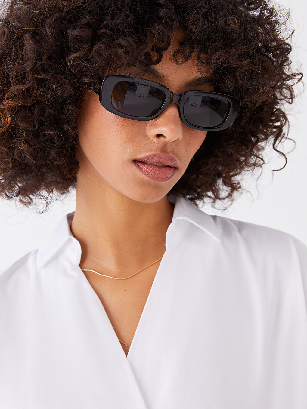 بلوزة نسائية قطنية بأكمام قصيرة وياقة قميص مستقيمة-2