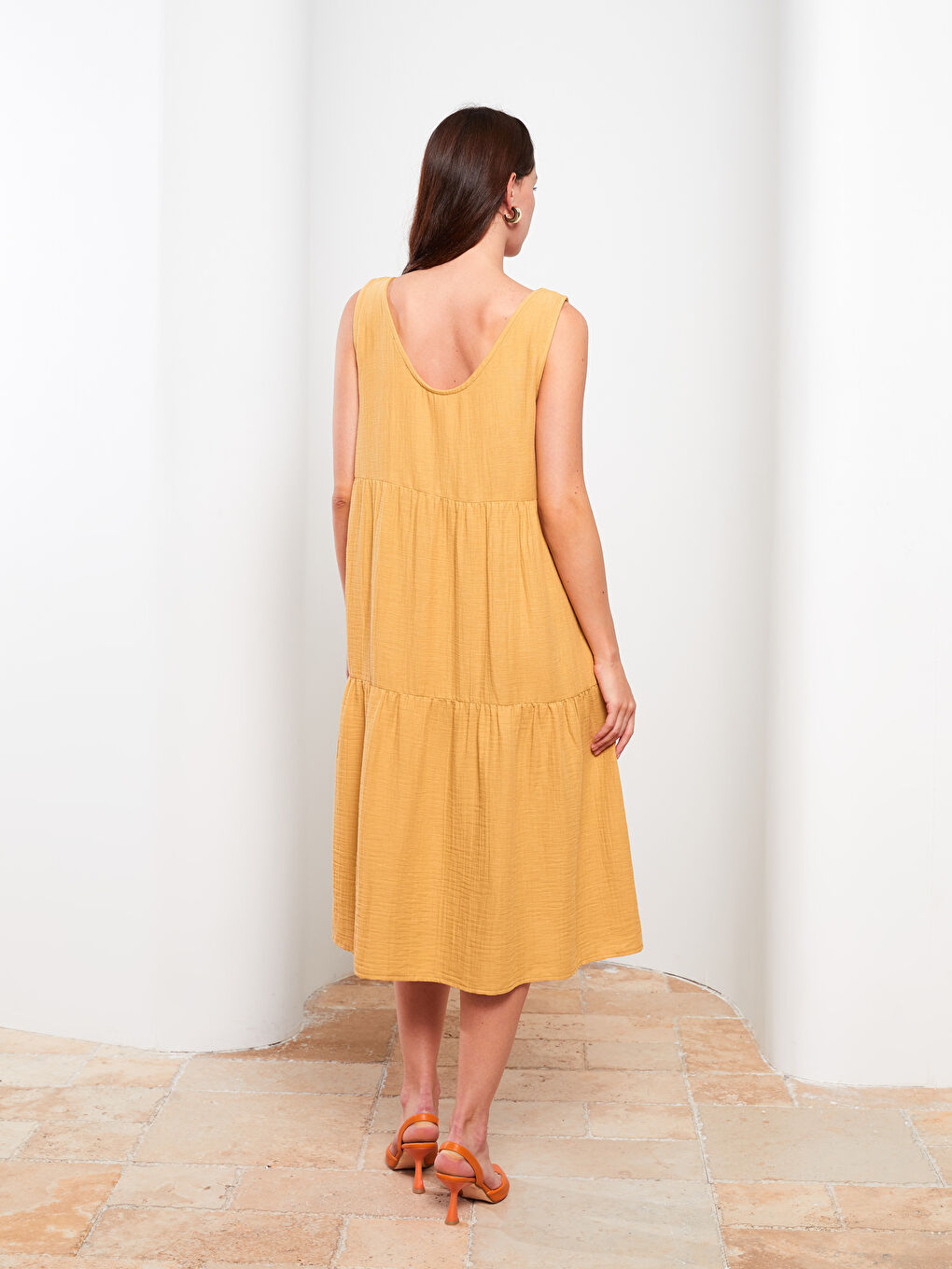 Bej Kadın V Yaka Düz Kolsuz Elbise-4