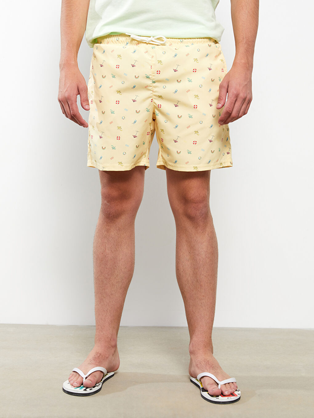 Sarı Kısa Boy Desenli Erkek Deniz Şortu-2