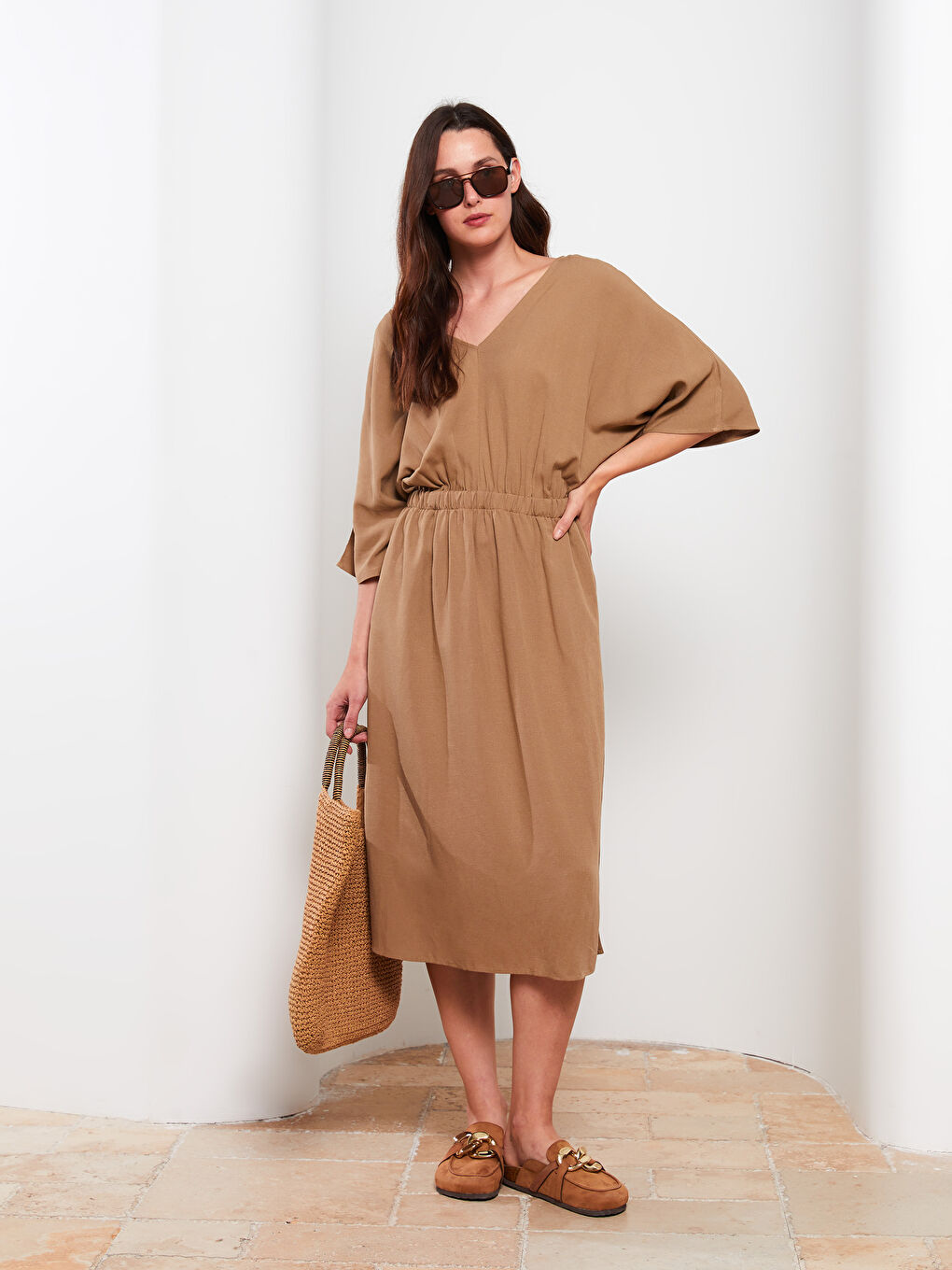 Bej V Yaka Düz Poplin Elbise-1
