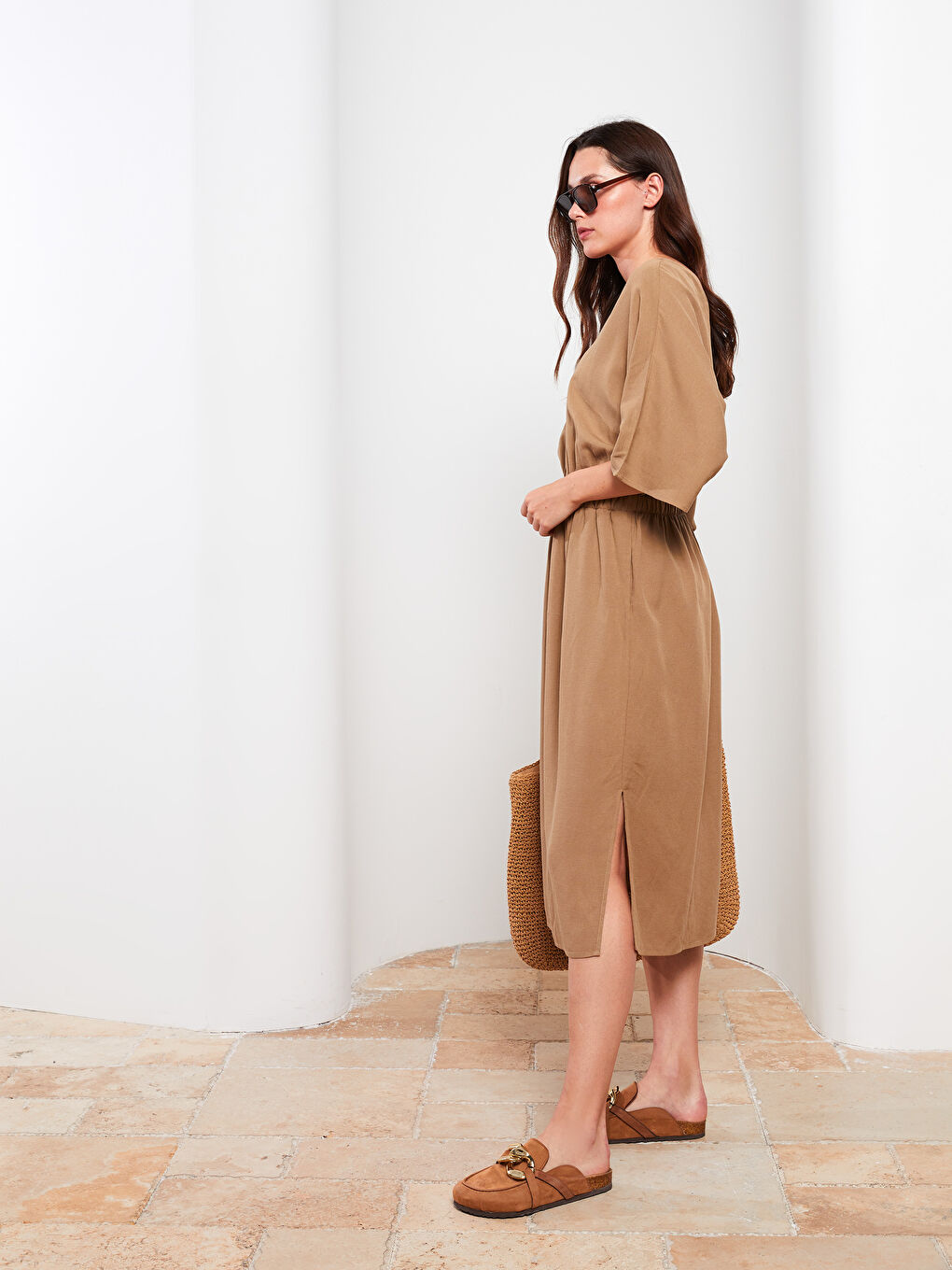 Bej V Yaka Düz Poplin Elbise-2