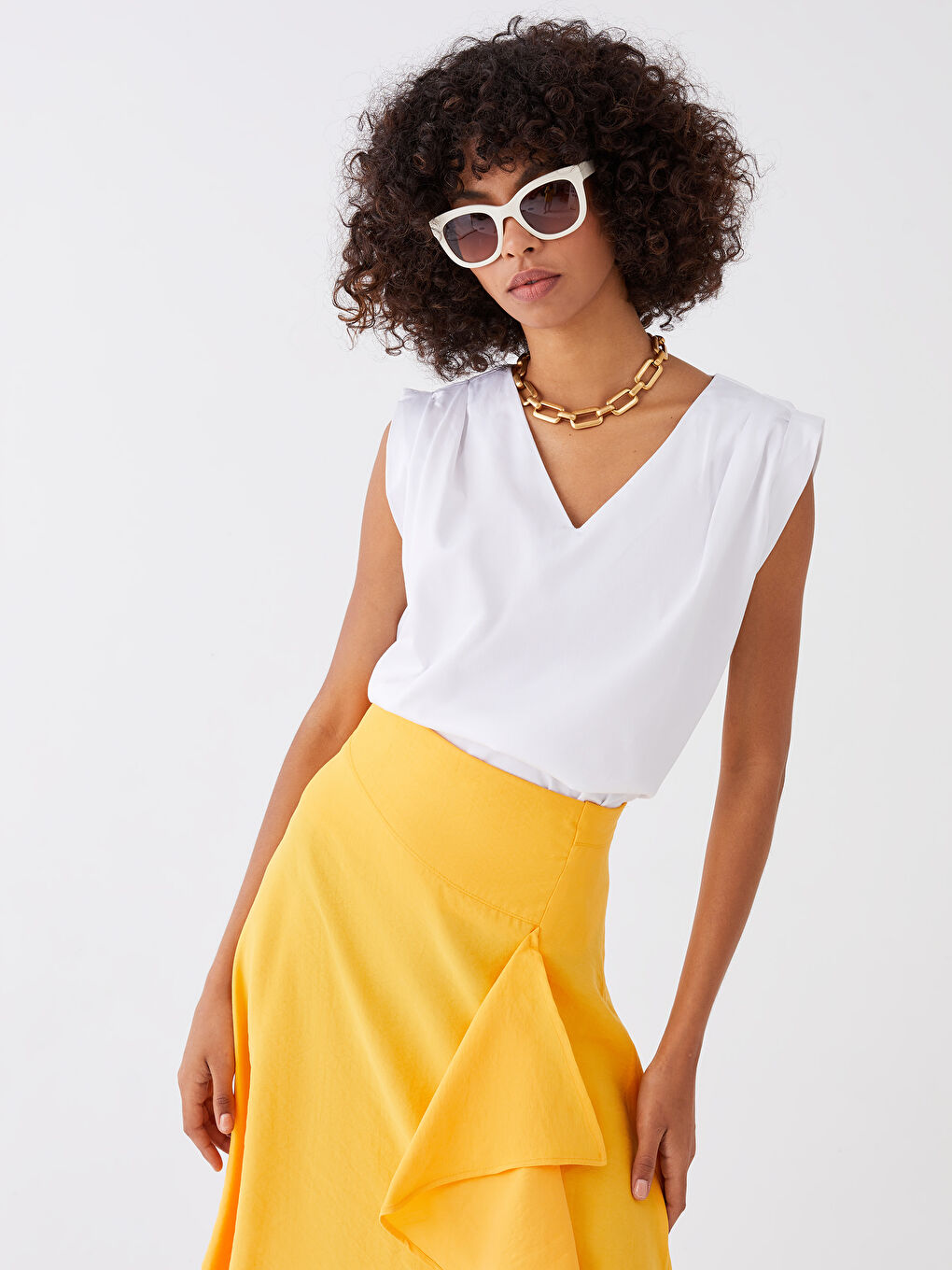 بلوزة قطن ياقة على شكل حرف V كم قصير مستقيمة للسيدات-1