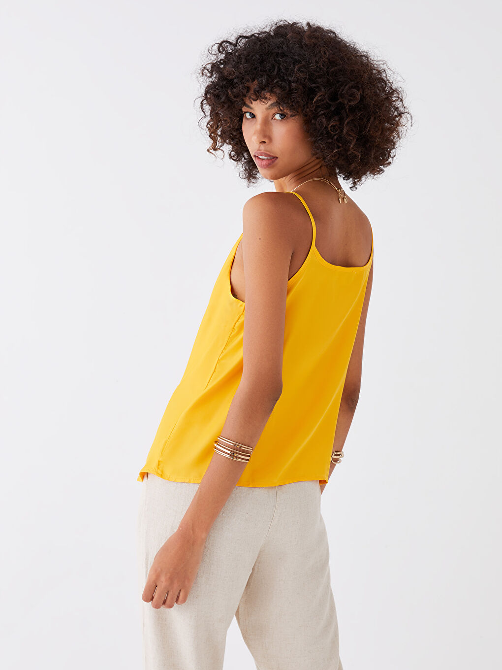 Turuncu Dökümlü Yaka Düz Askılı Saten Kadın Bluz-6