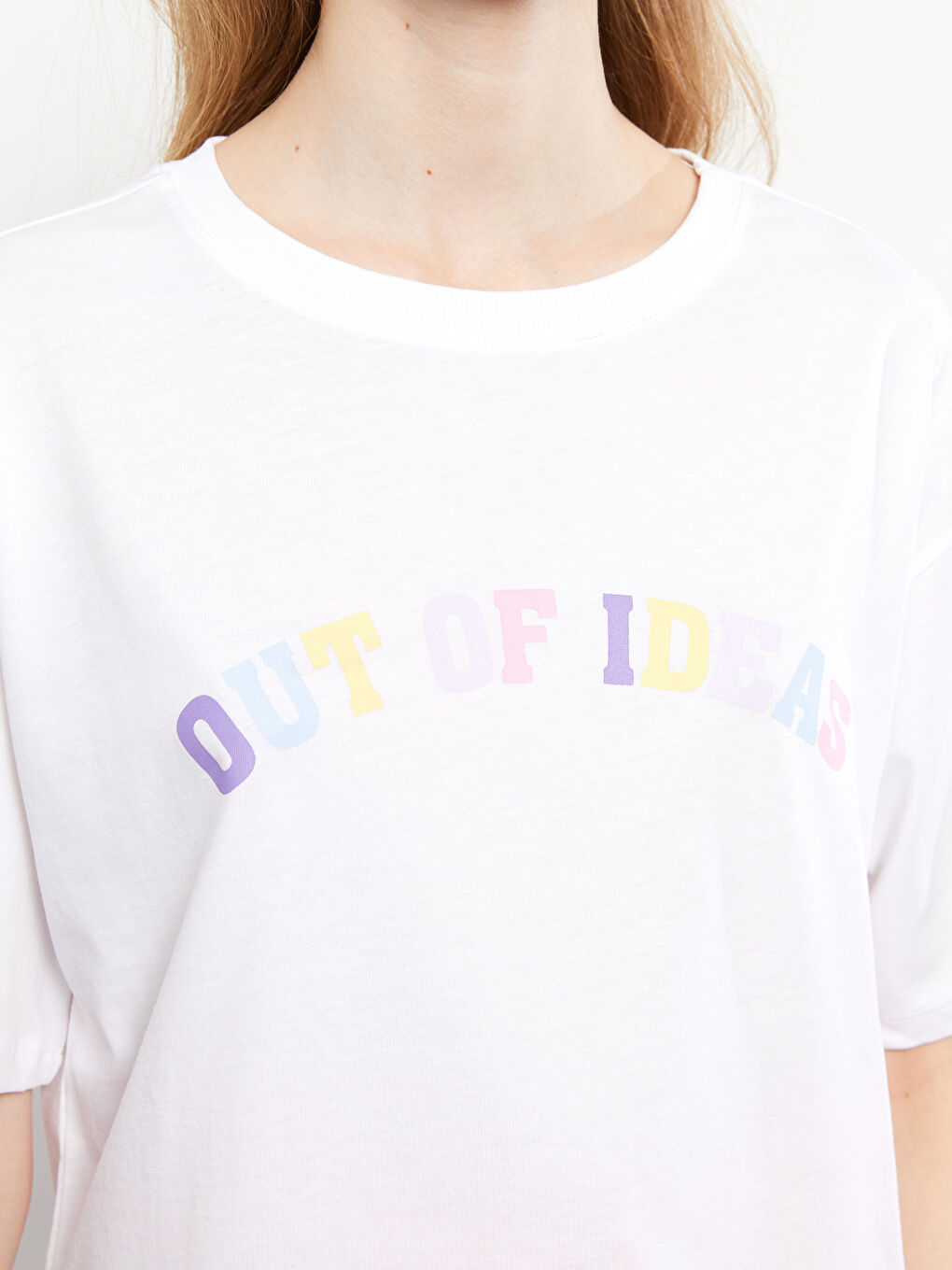 Beyaz Bisiklet Yaka Yazı Baskılı Kısa Kollu Kadın Tişört-3