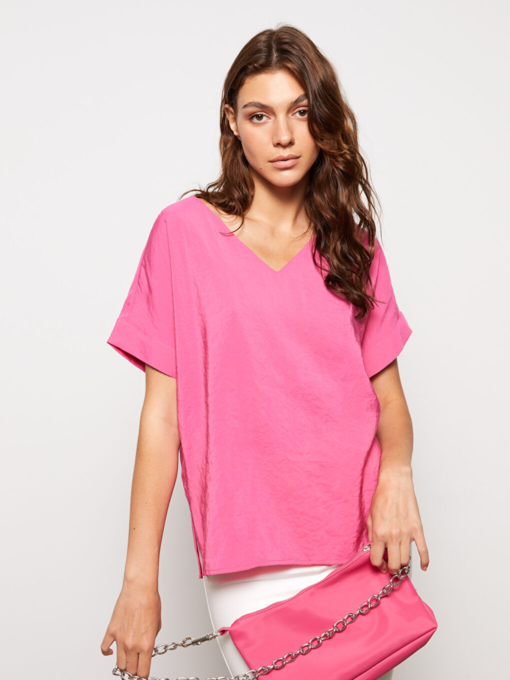 Pembe V Yaka Düz Kısa Kollu Kadın Bluz-1