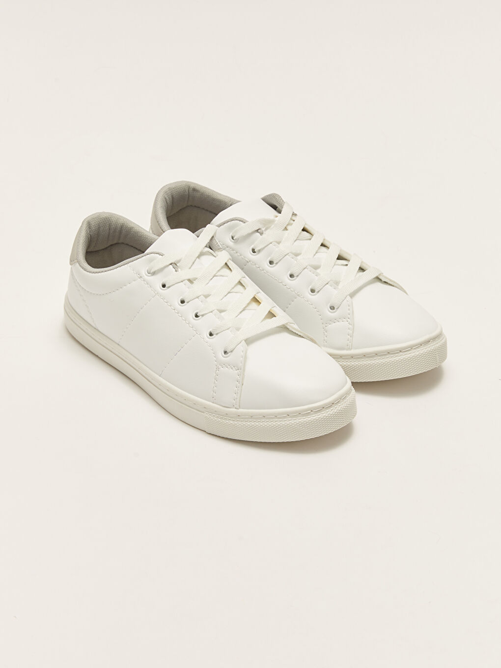 Beyaz Bağcıklı Erkek Spor Ayakkabı