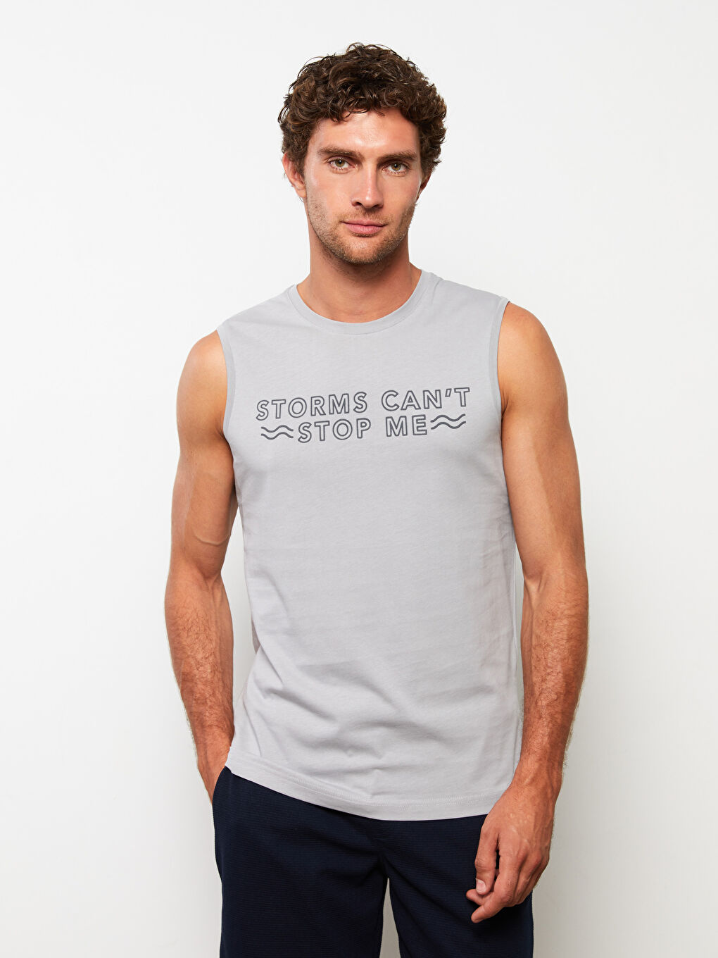 Gri Bisiklet Yaka Baskılı Erkek Kolsuz Tişört-1