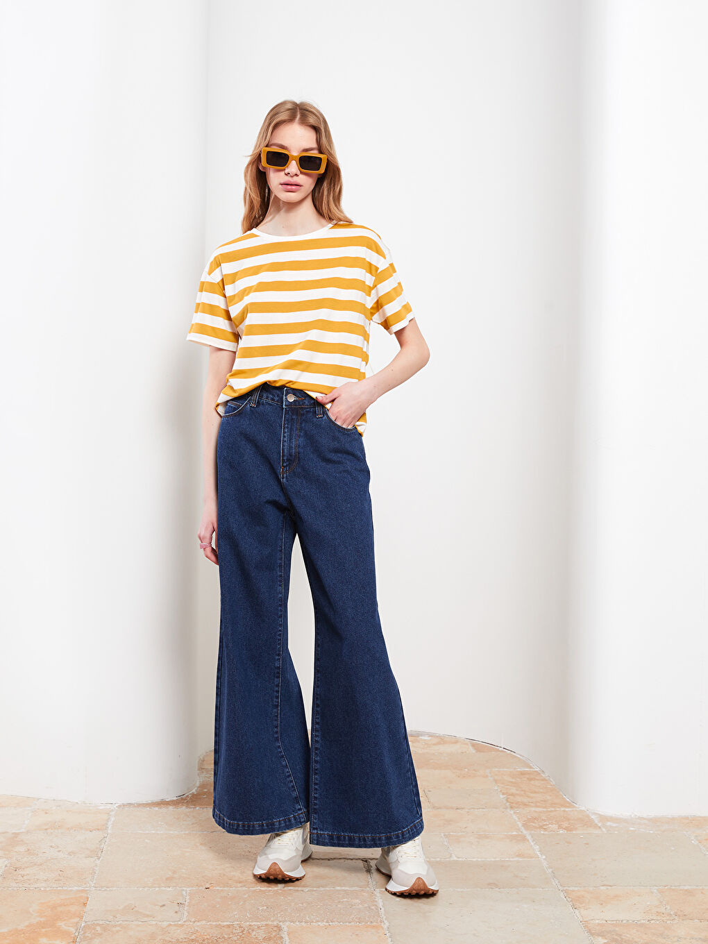 Bej Bisiklet Yaka Çizgili Kısa Kollu Kadın Tişört-1