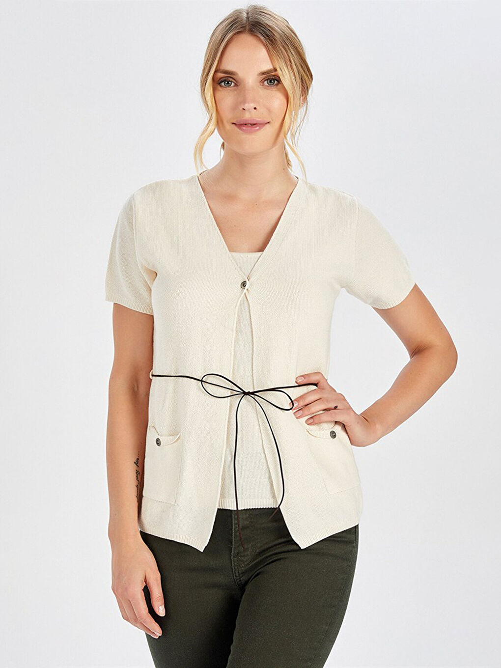 Bej Peraluna V Yaka Düz Kısa Kollu Pike Kadın Hırka ve Atlet