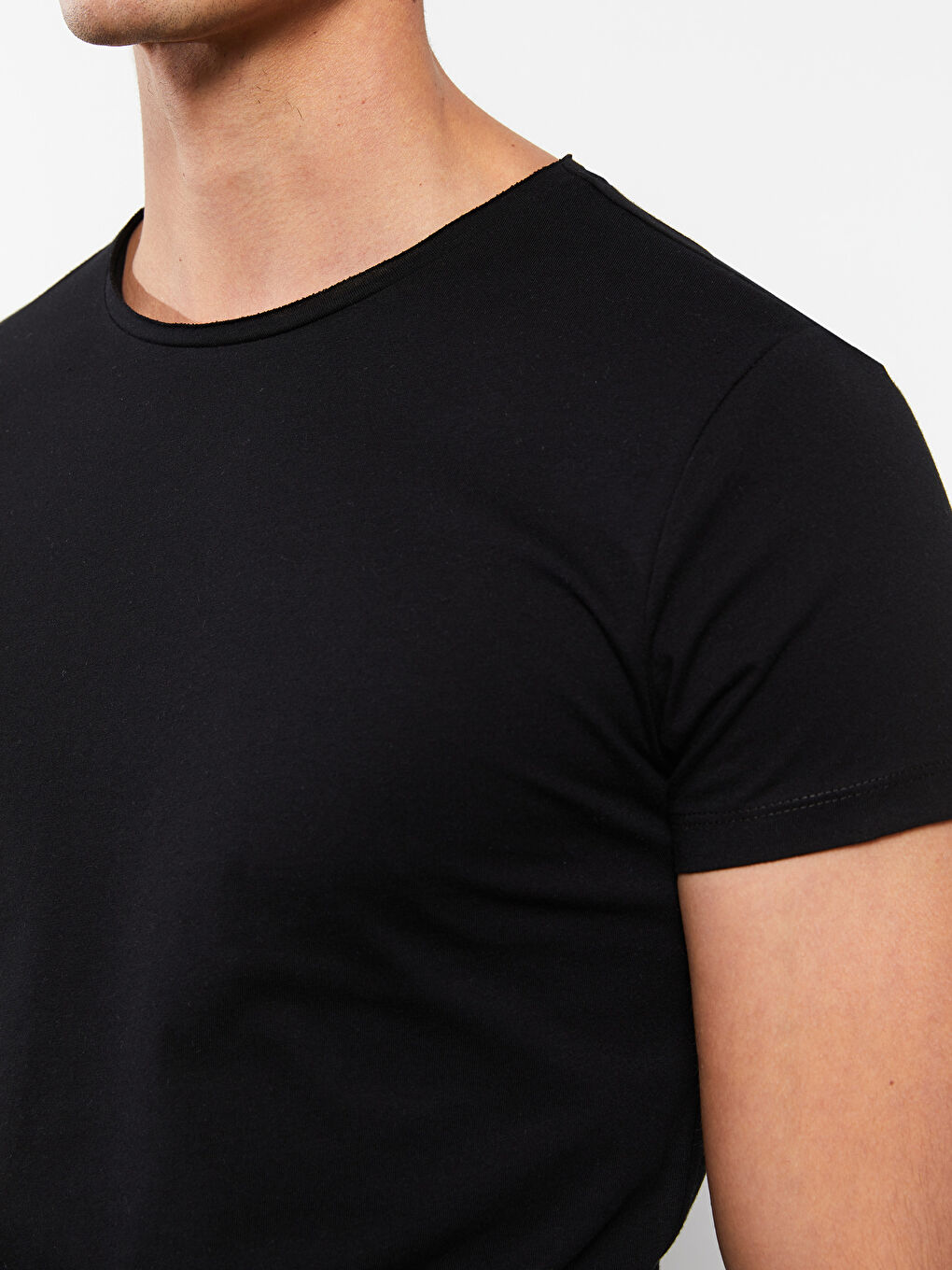 Siyah Bisiklet Yaka Kısa Kollu Basic Penye Erkek Tişört-3