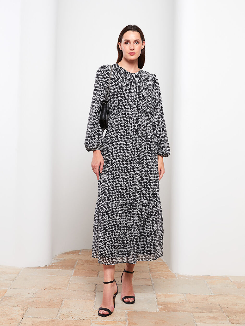 Siyah Bisiklet Yaka Desenli Uzun Kollu Şifon Kadın Elbise