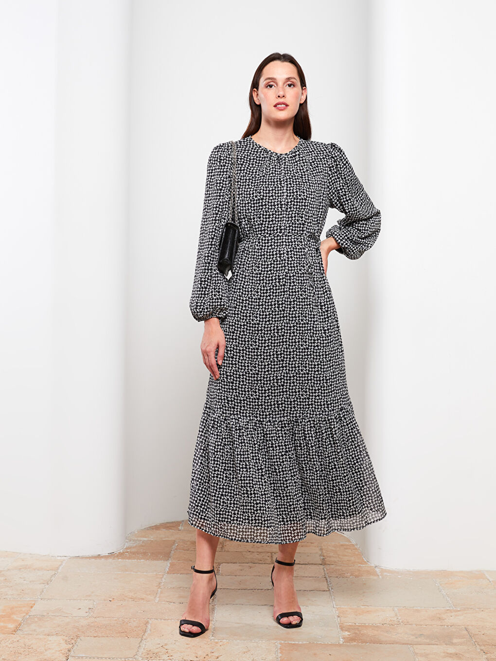 Siyah Bisiklet Yaka Desenli Uzun Kollu Şifon Kadın Elbise-1