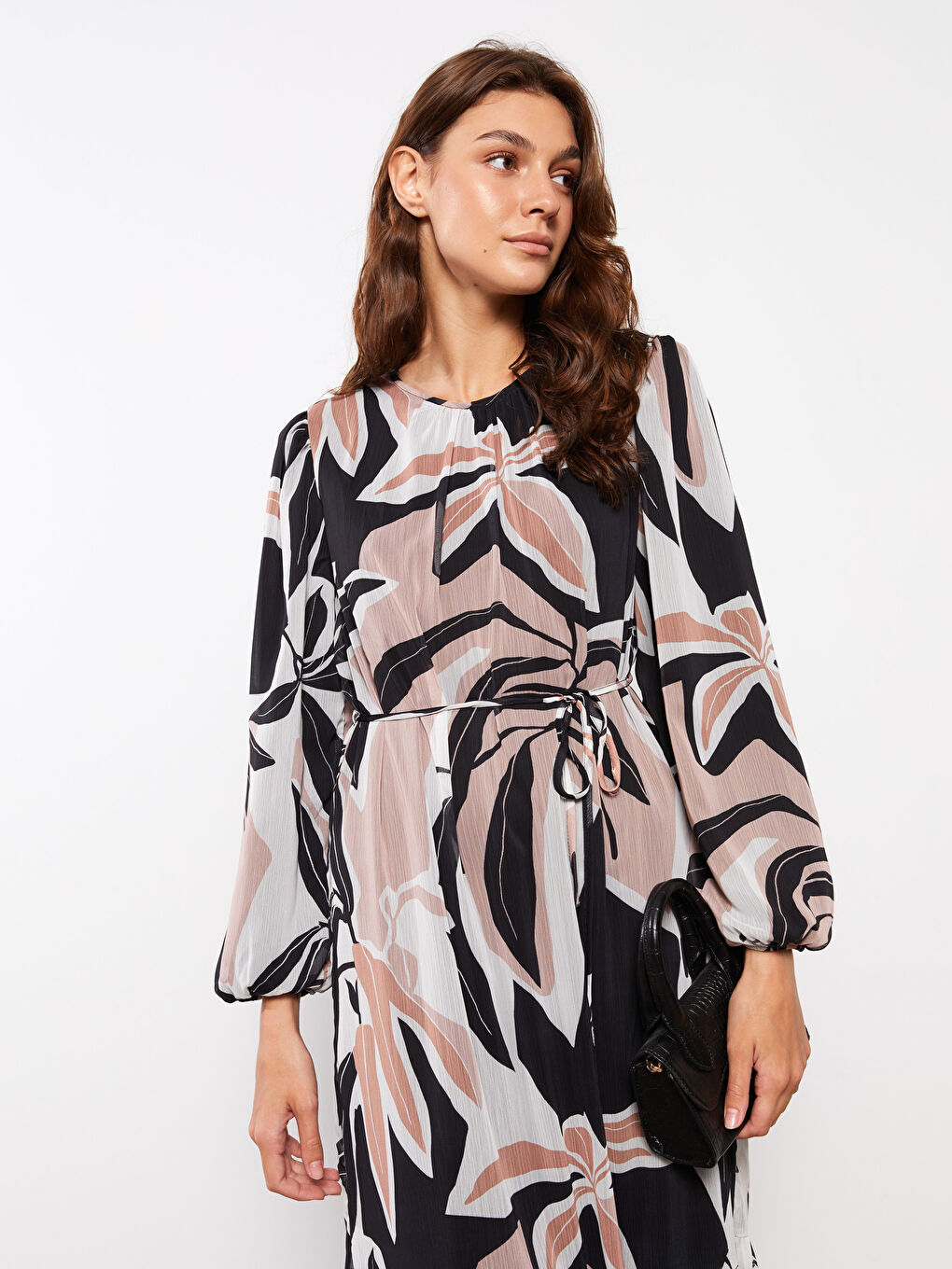 Bej Bisiklet Yaka Desenli Uzun Kollu Şifon Kadın Elbise-1