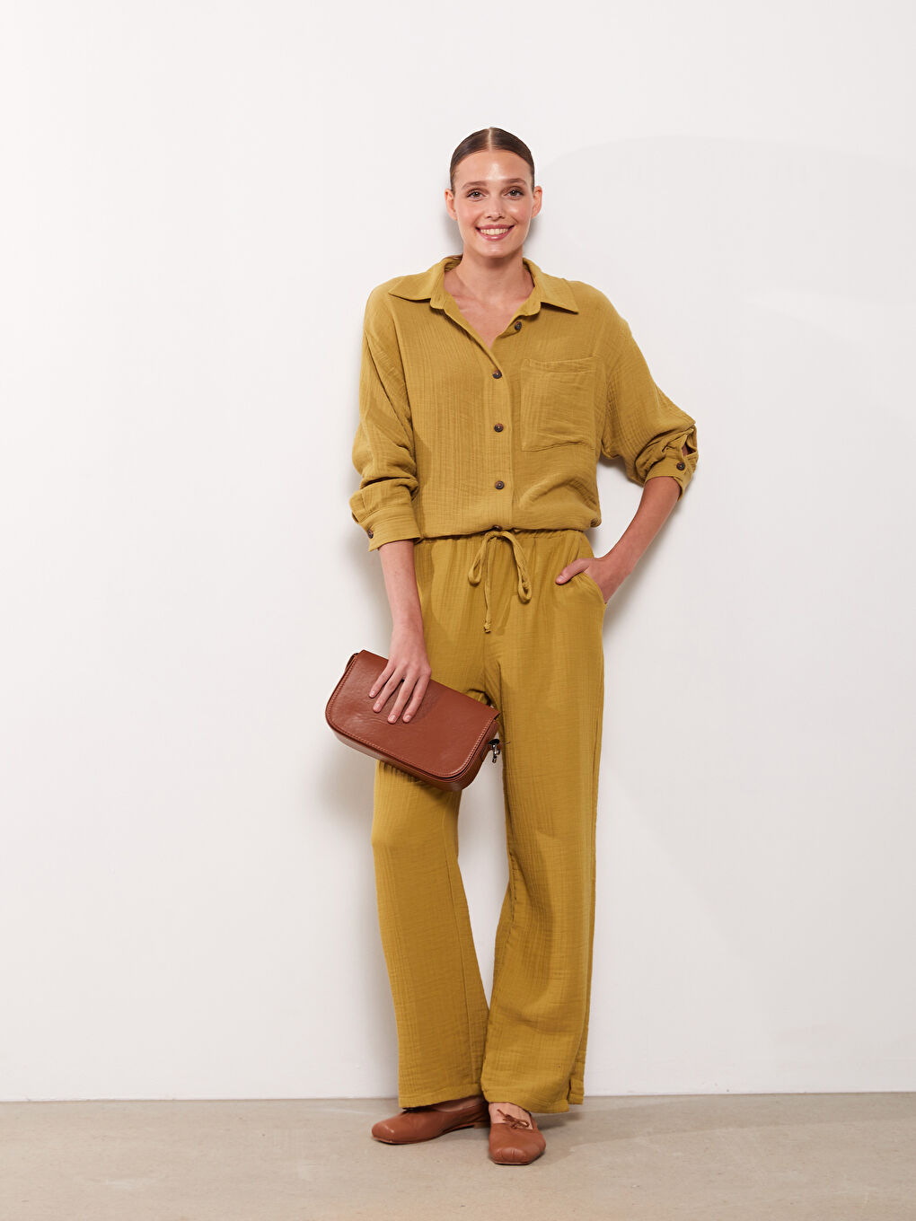 Yeşil Beli Lastikli Rahat Kalıp Düz Müslin Kumaş Kadın Pantolon