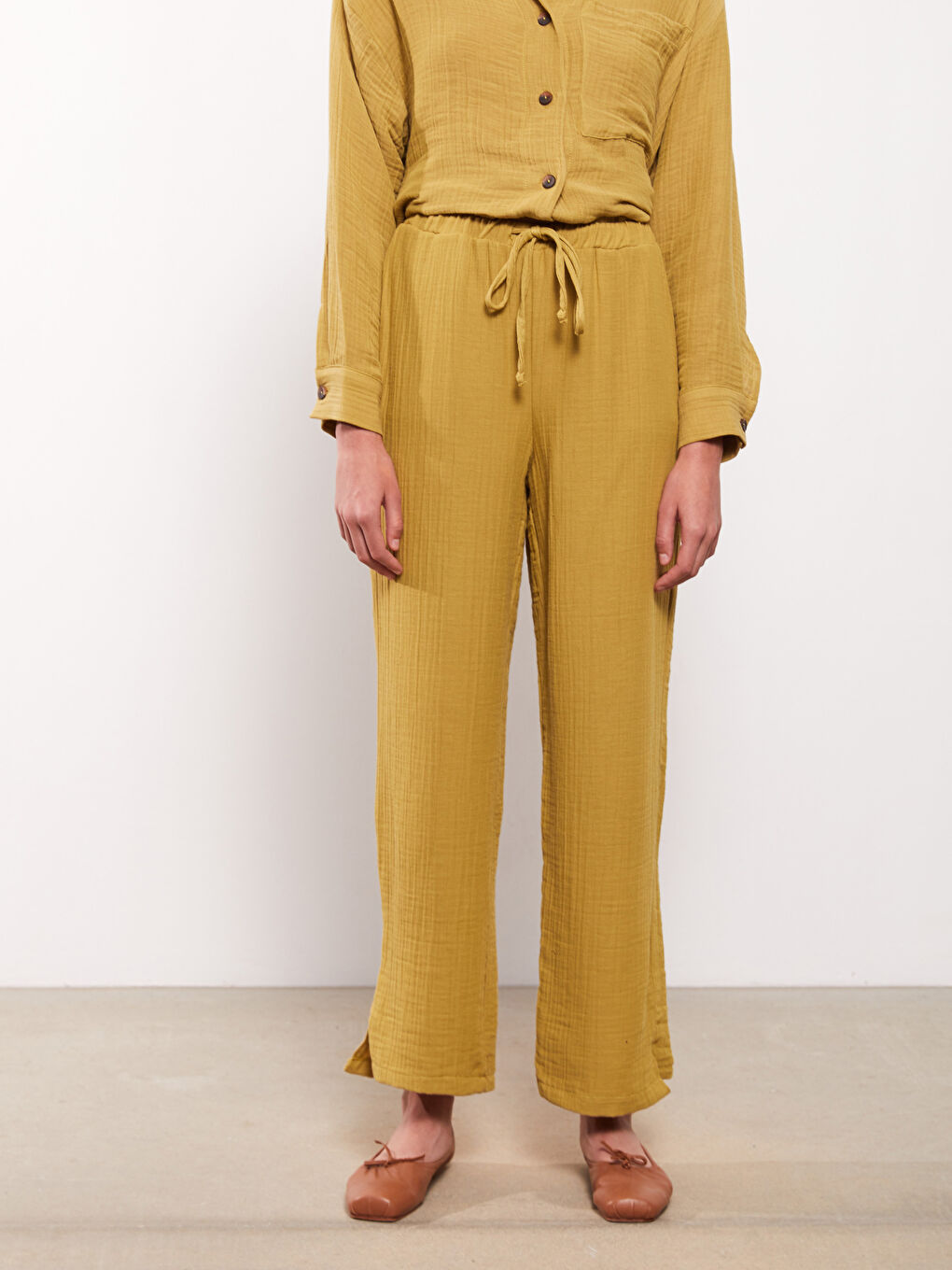 Yeşil Beli Lastikli Rahat Kalıp Düz Müslin Kumaş Kadın Pantolon-3