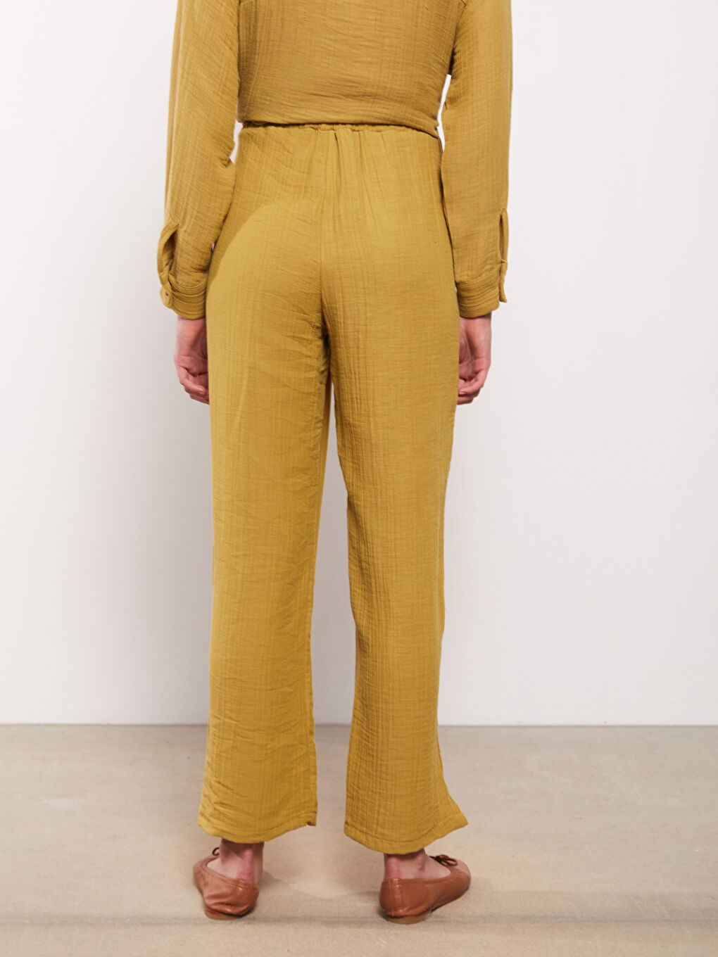 Yeşil Beli Lastikli Rahat Kalıp Düz Müslin Kumaş Kadın Pantolon-4