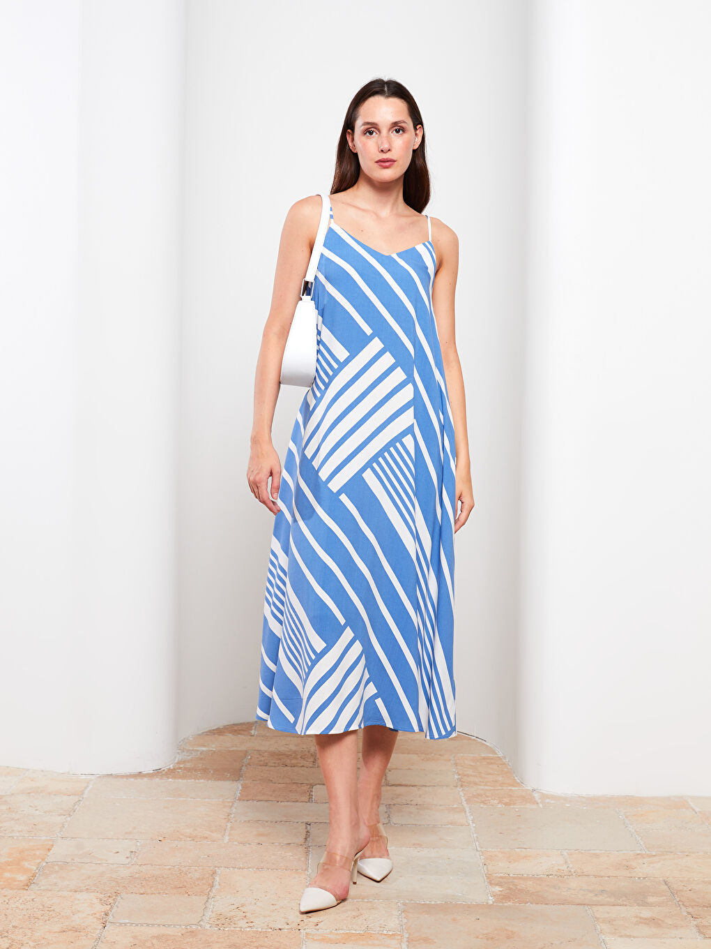 Mavi V Yaka Çizgili Askılı Viskon Kadın Elbise