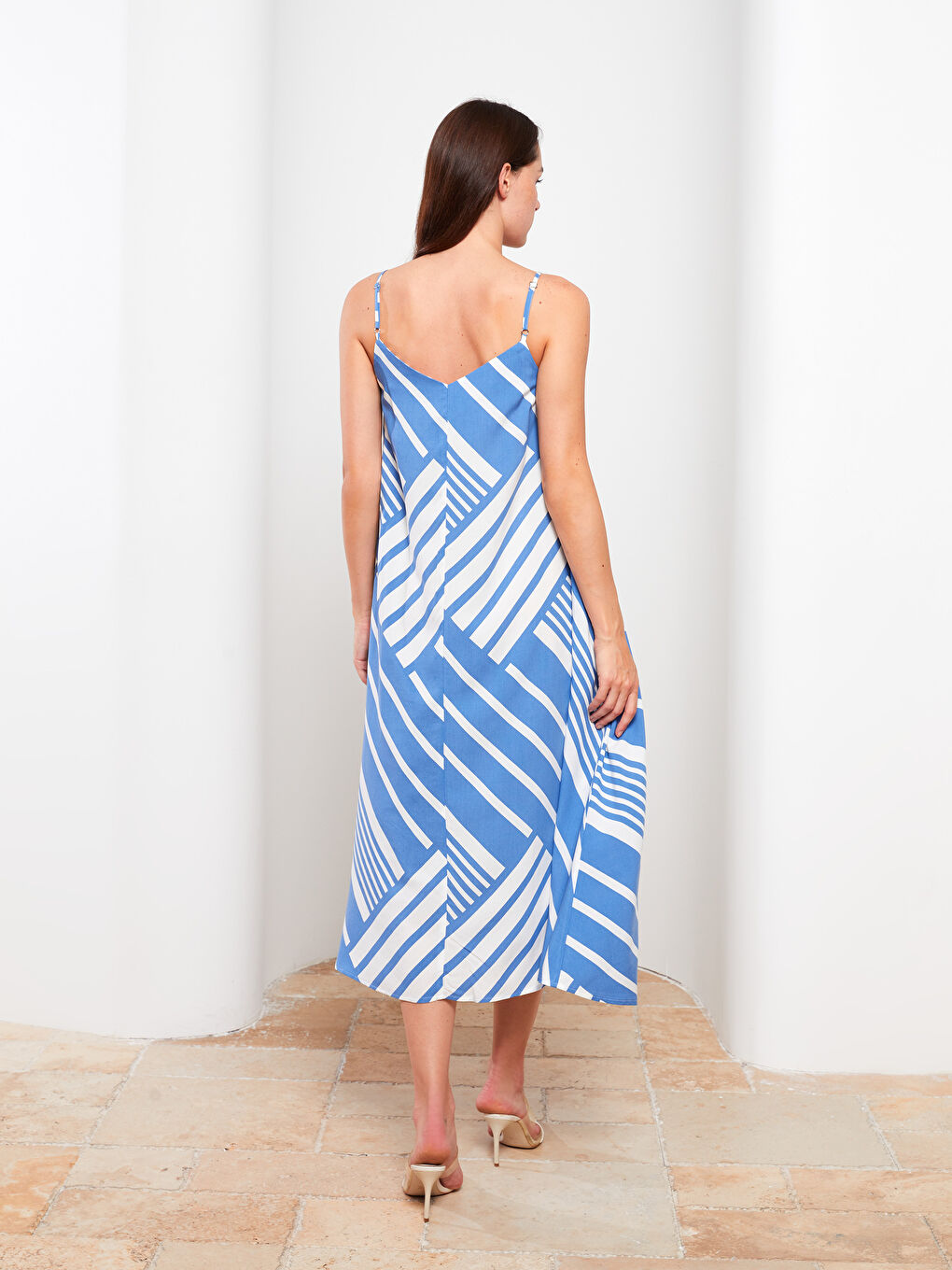 Mavi V Yaka Çizgili Askılı Viskon Kadın Elbise-4