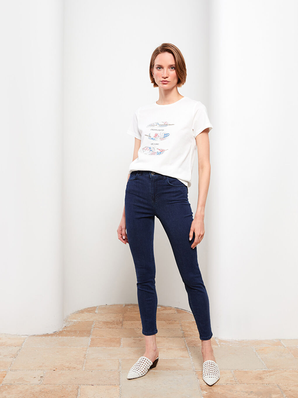 Ekru Bisiklet Yaka Baskılı Kısa Kollu Pamuklu Kadın Tişört-1