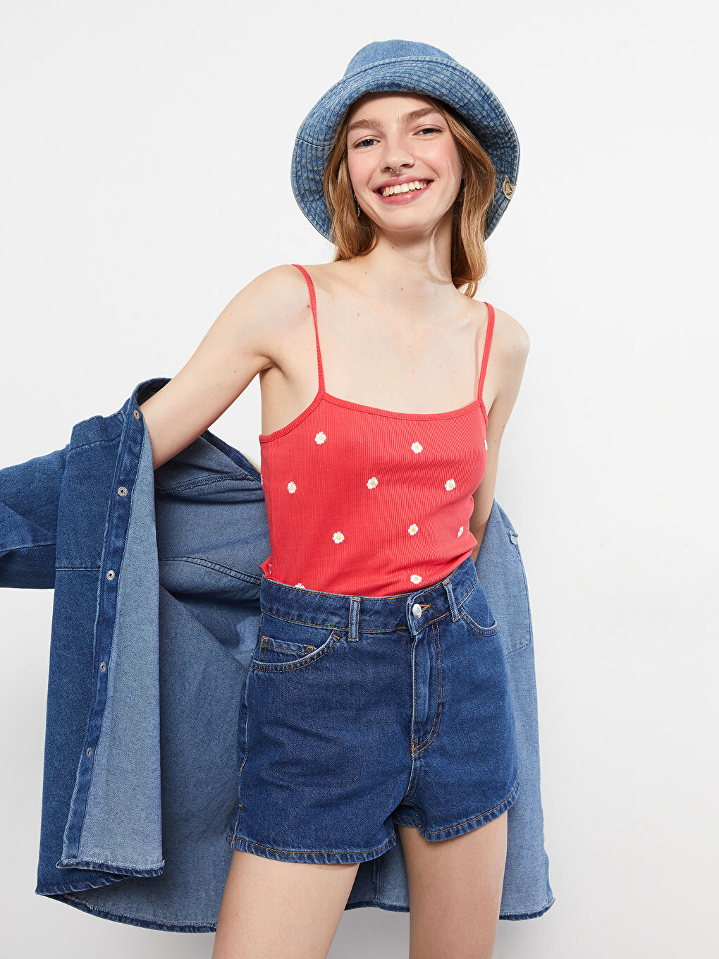 Pembe Kare Yaka Nakışlı Askılı Kadın Crop