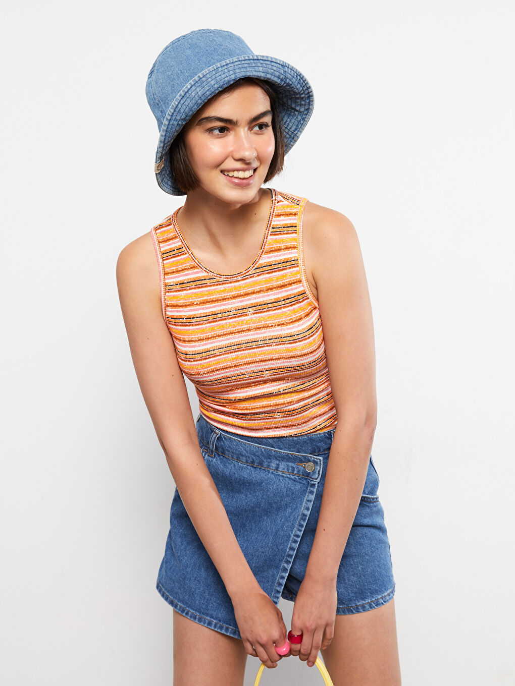 Turuncu Bisiklet Yaka Çizgili Kadın Atlet-1