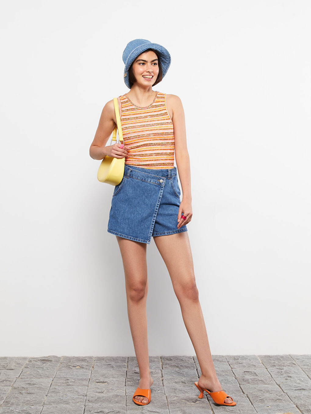 Turuncu Bisiklet Yaka Çizgili Kadın Atlet-3