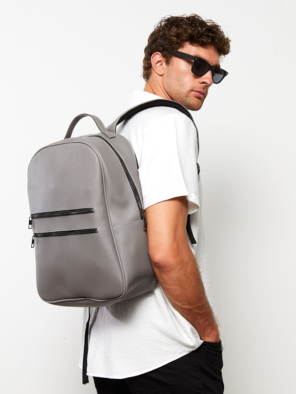 Gri Deri Görünümlü Erkek Sırt Çantası