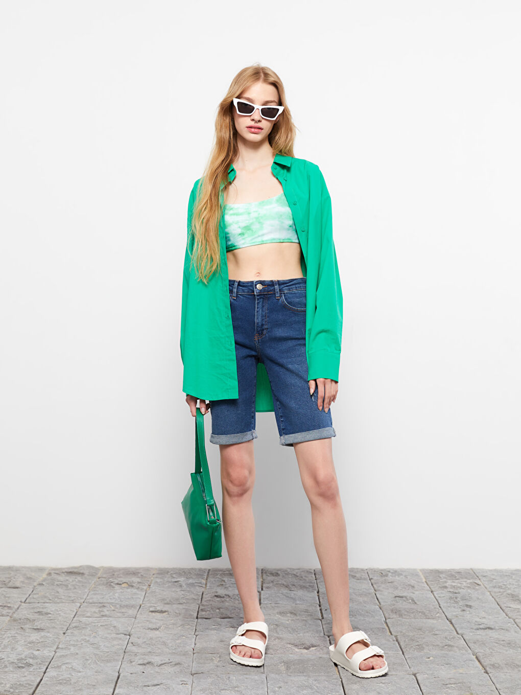 İndigo Yüksek Bel Standart Fit Düz Cep Detaylı Kadın Jean Şort-1