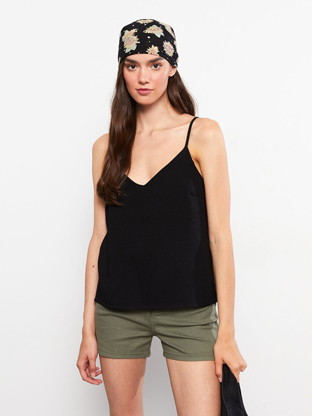 Siyah V Yaka Düz Askılı Kadın Bluz