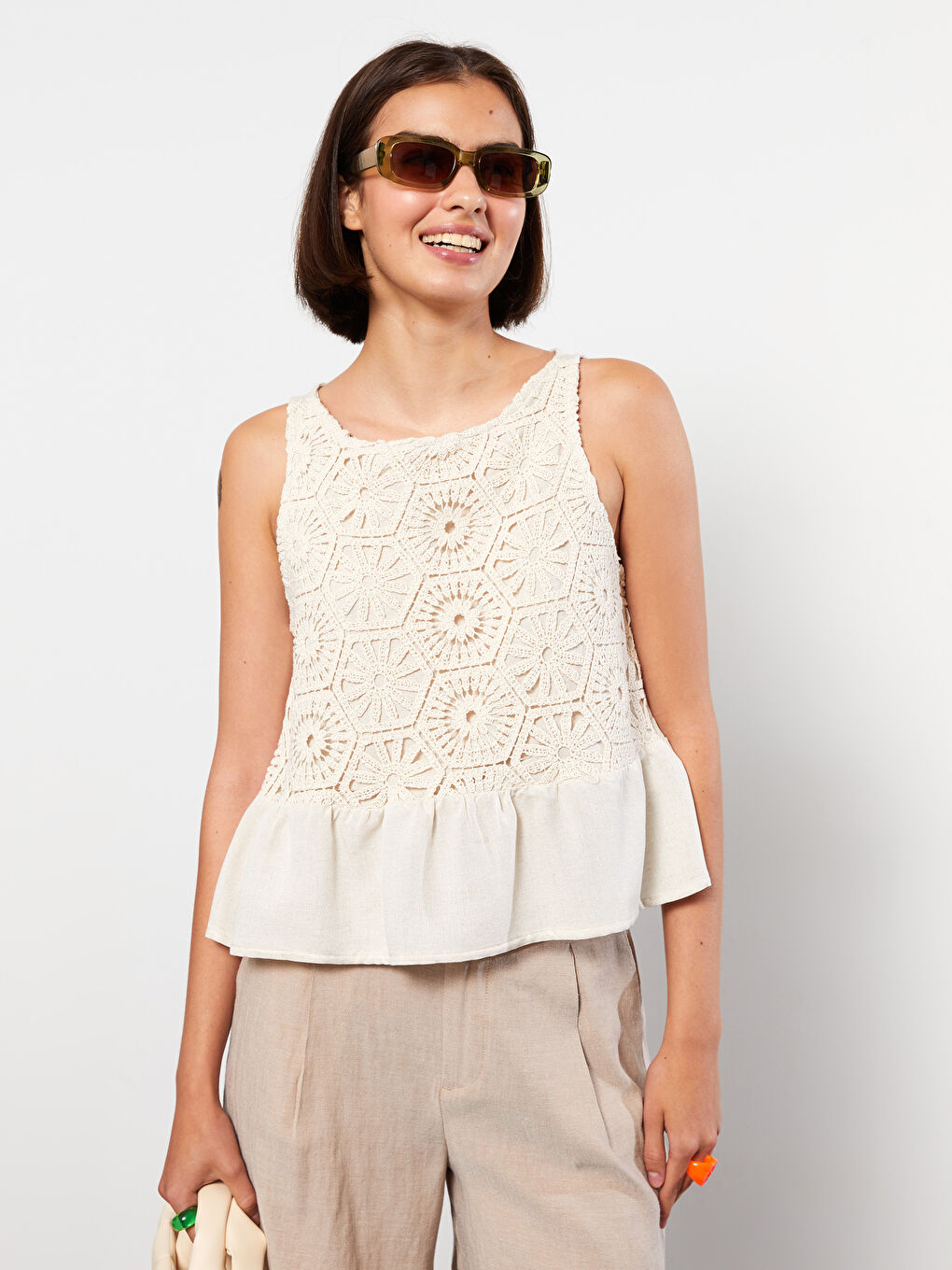 Bej Bisiklet Yaka Nakışlı Kadın Kroşe Bluz-1