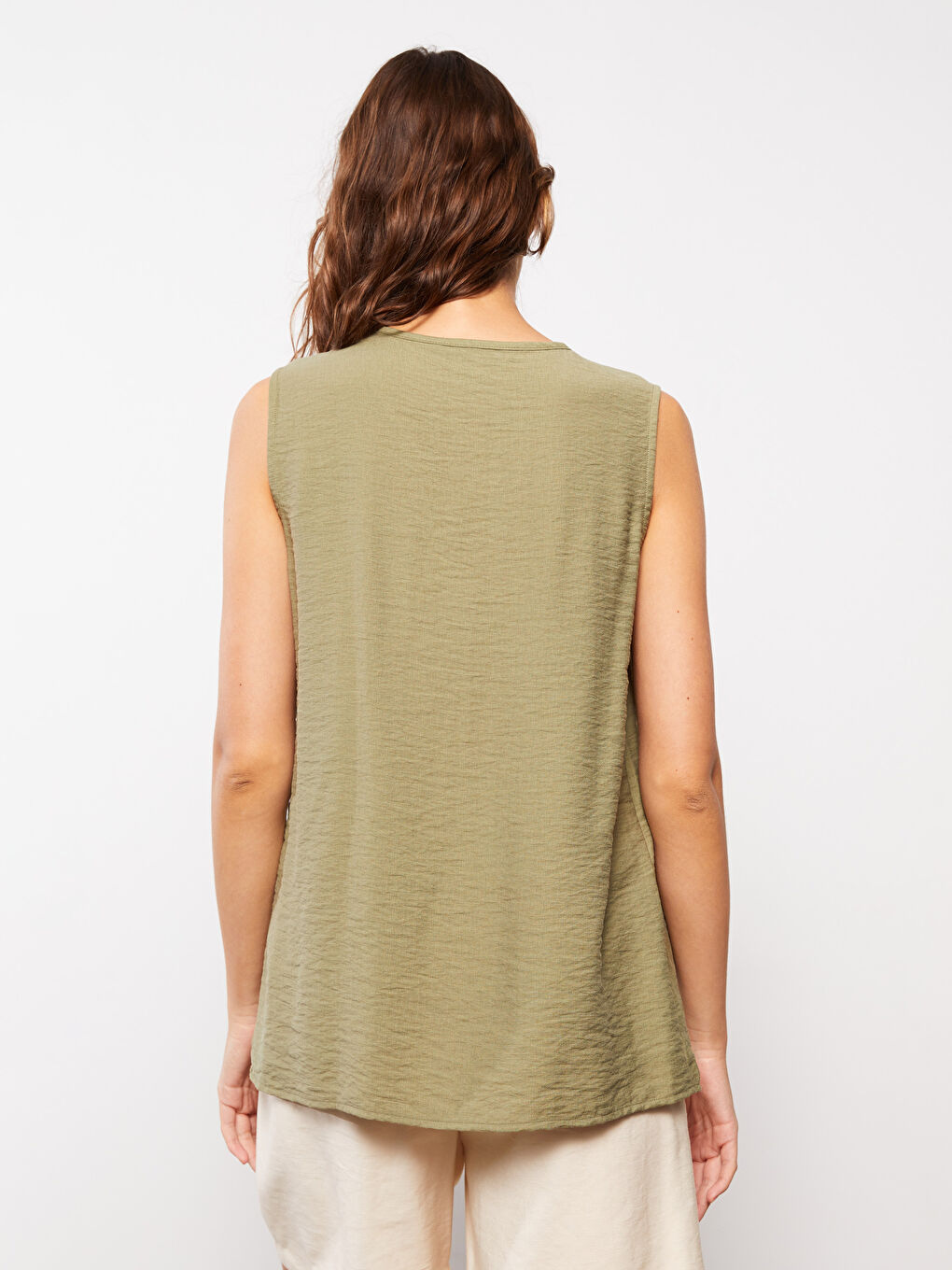 بلوزة بدون أكمام بياقة بشق للسيدات-3