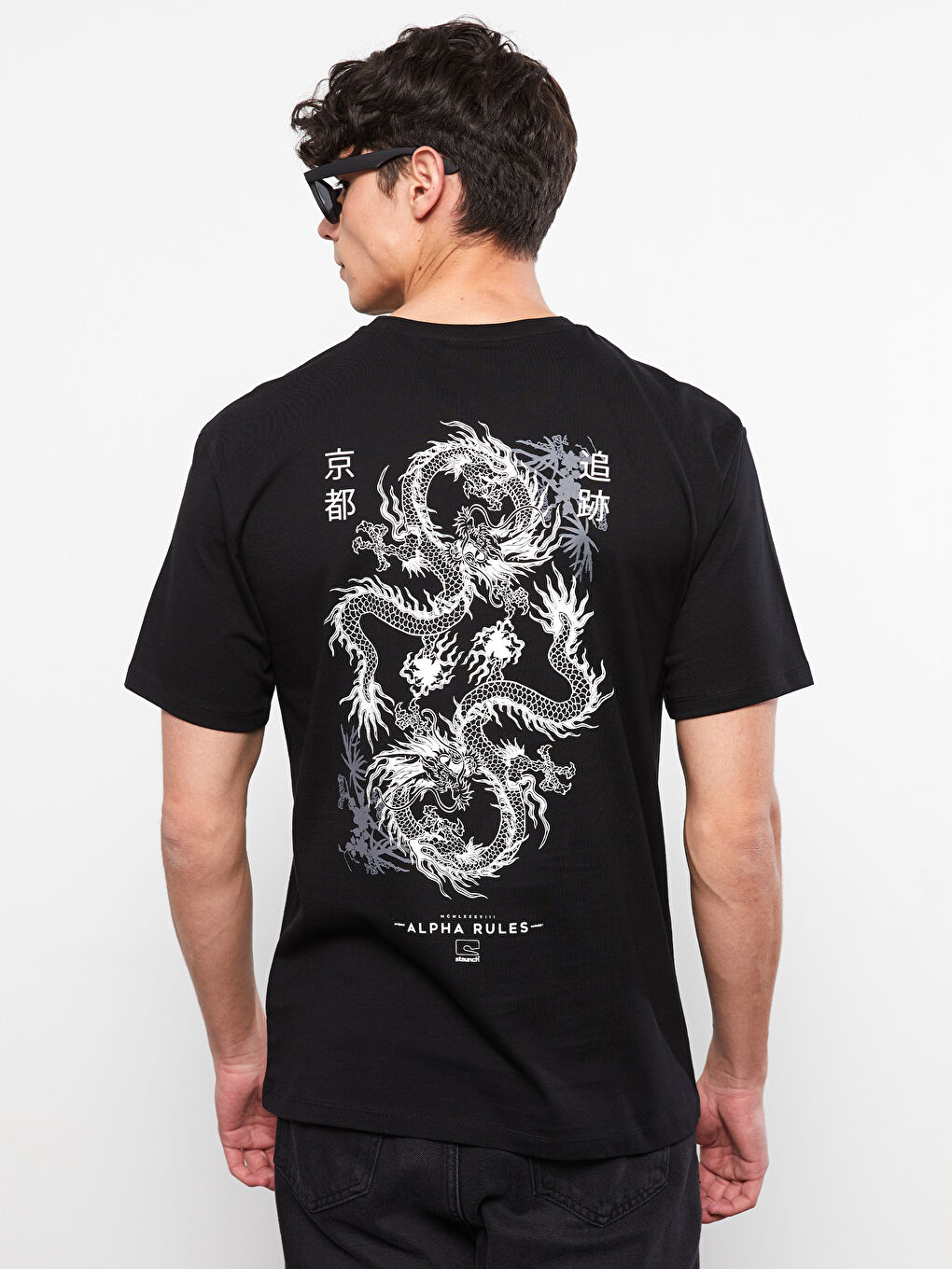 تیشێرتی پیاوان یەخە خڕ قۆڵ کورت چاپی کراو لە لۆکەی شانەکراو-4