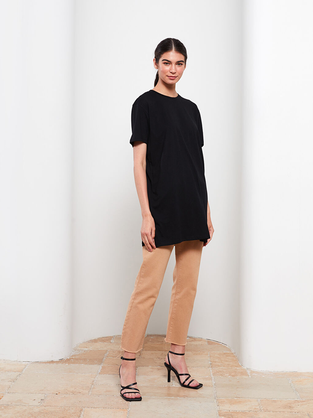 Siyah Bisiklet Yaka Düz Kısa Kollu Kadın Tunik