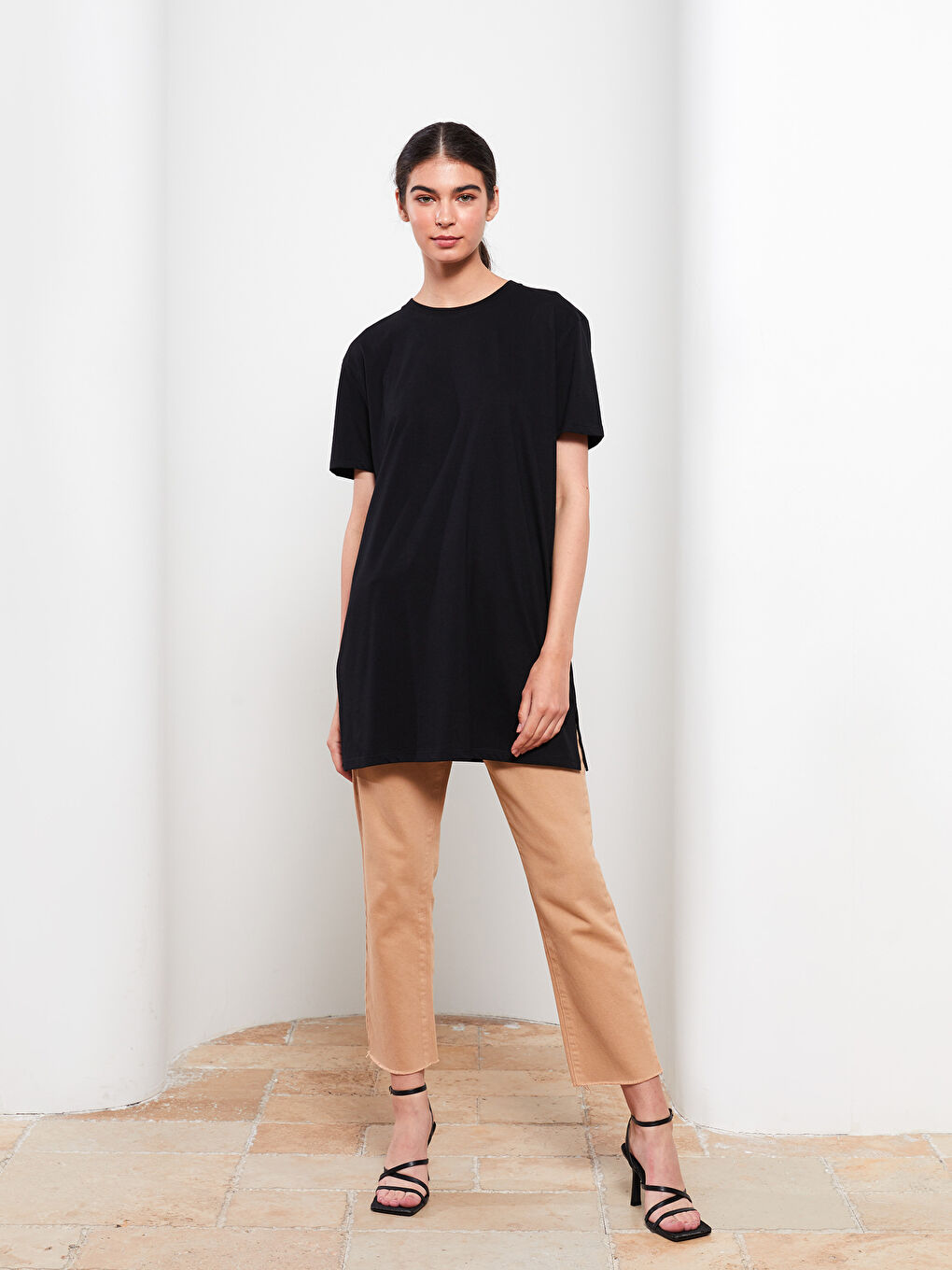 Siyah Bisiklet Yaka Düz Kısa Kollu Kadın Tunik-1