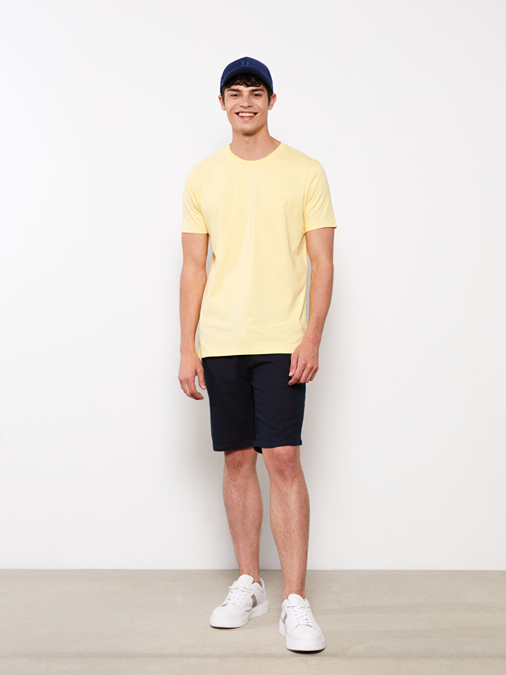 Sarı Bisiklet Yaka Kısa Kollu Nakışlı Penye Erkek Tişört-2