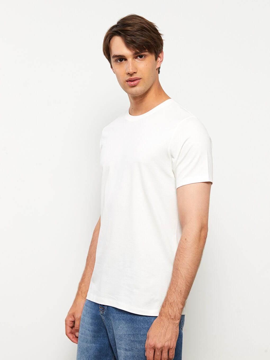 Beyaz Bisiklet Yaka Kısa Kollu Nakışlı Penye Erkek Tişört