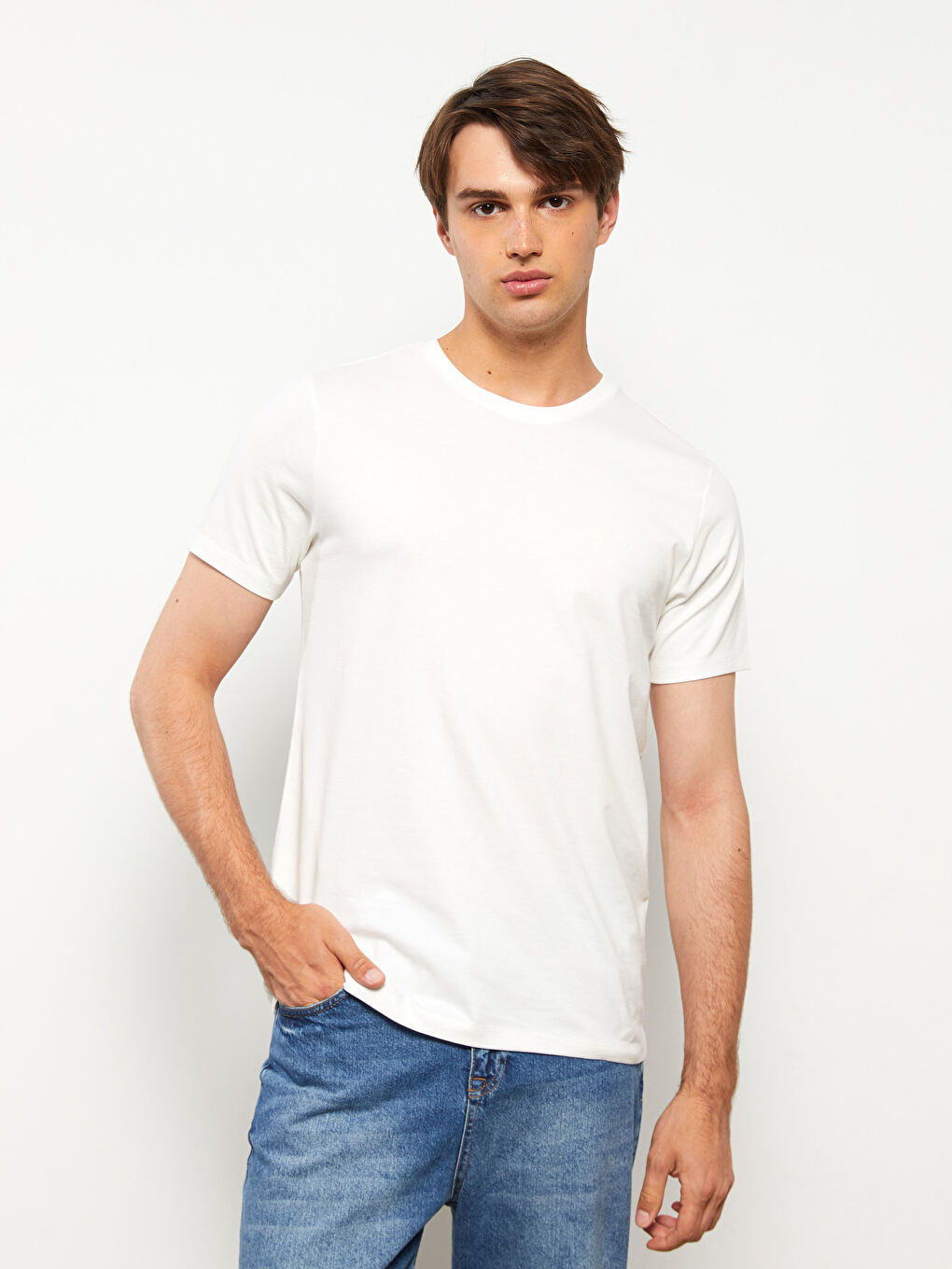 Beyaz Bisiklet Yaka Kısa Kollu Nakışlı Penye Erkek Tişört-1