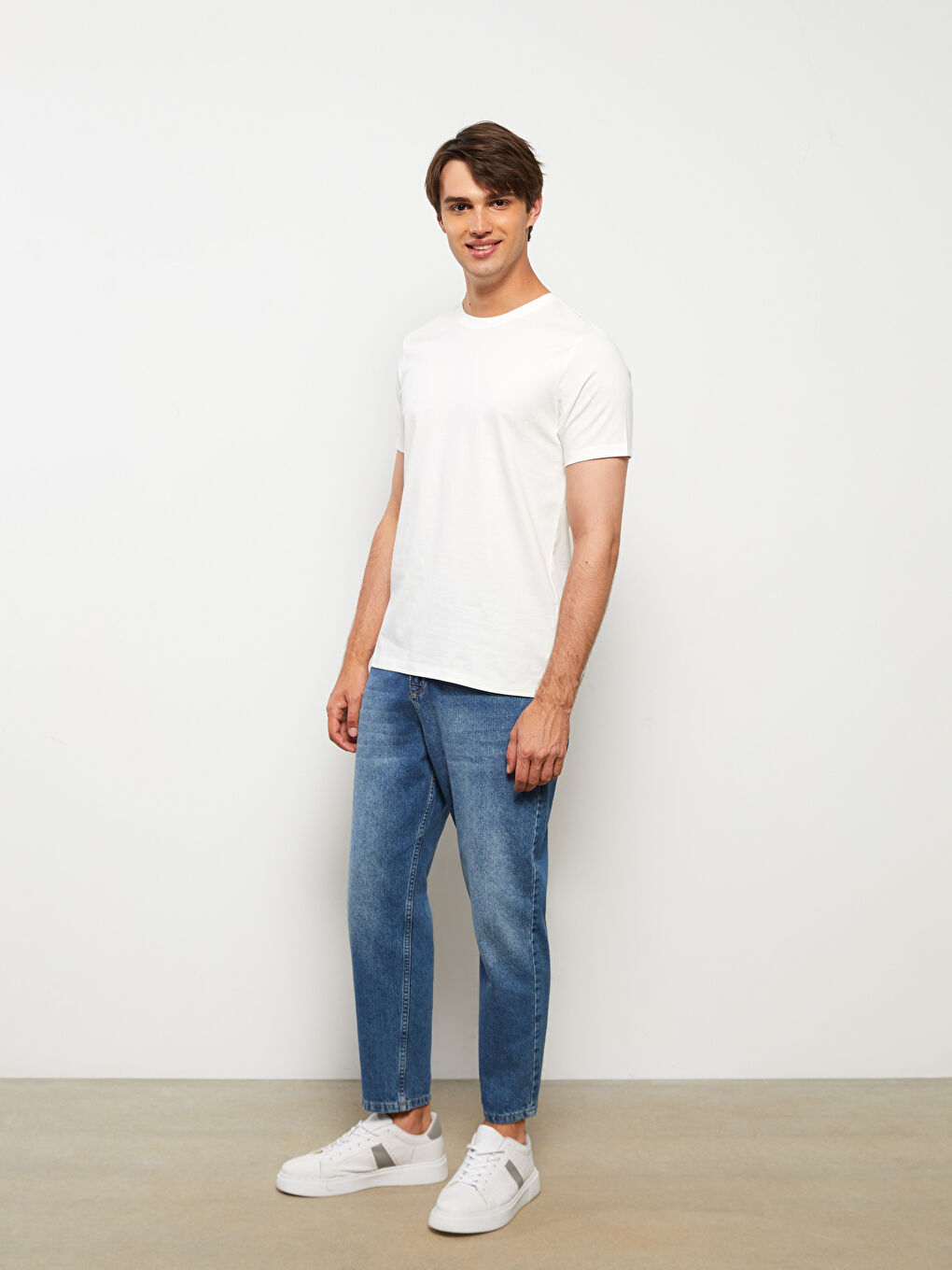 Beyaz Bisiklet Yaka Kısa Kollu Nakışlı Penye Erkek Tişört-2