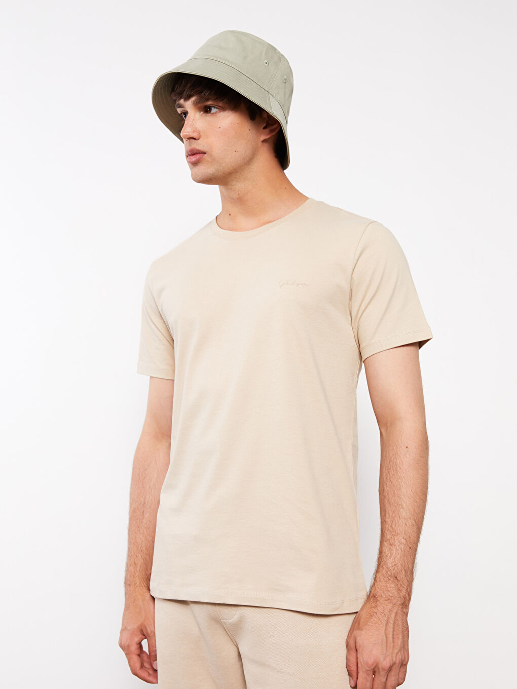 Bej Bisiklet Yaka Kısa Kollu Nakışlı Penye Erkek Tişört-1