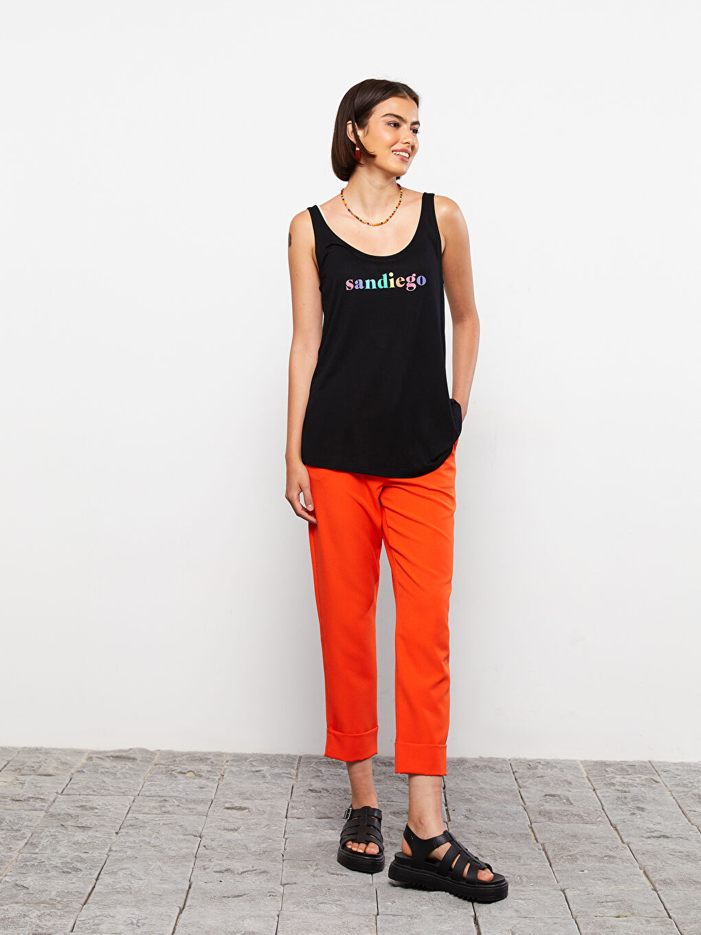 Siyah U Yaka Baskılı Viskon Kadın Atlet-2