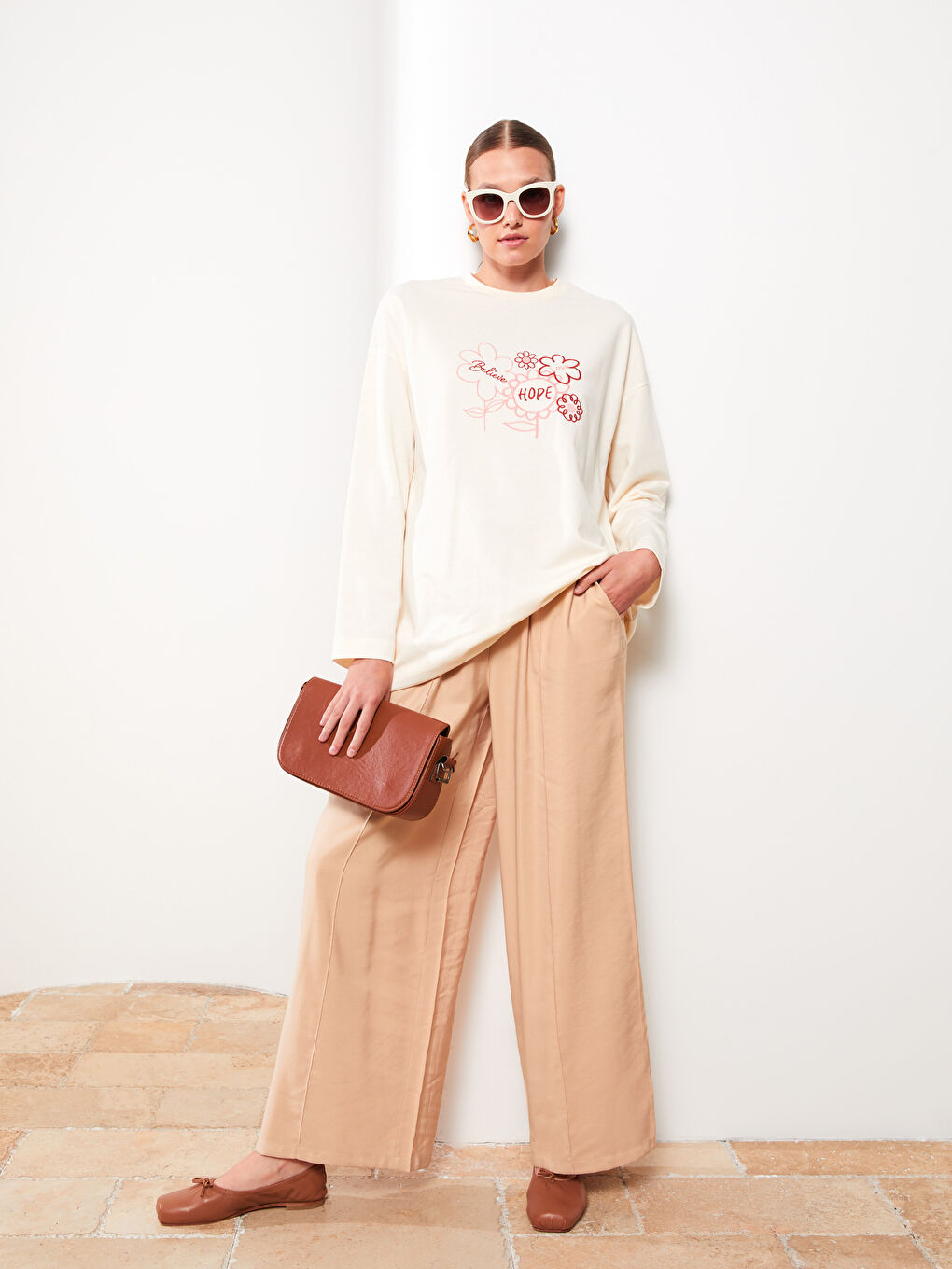 Bej Kadın Beli Lastikli Rahat Kalıp Düz Pantolon