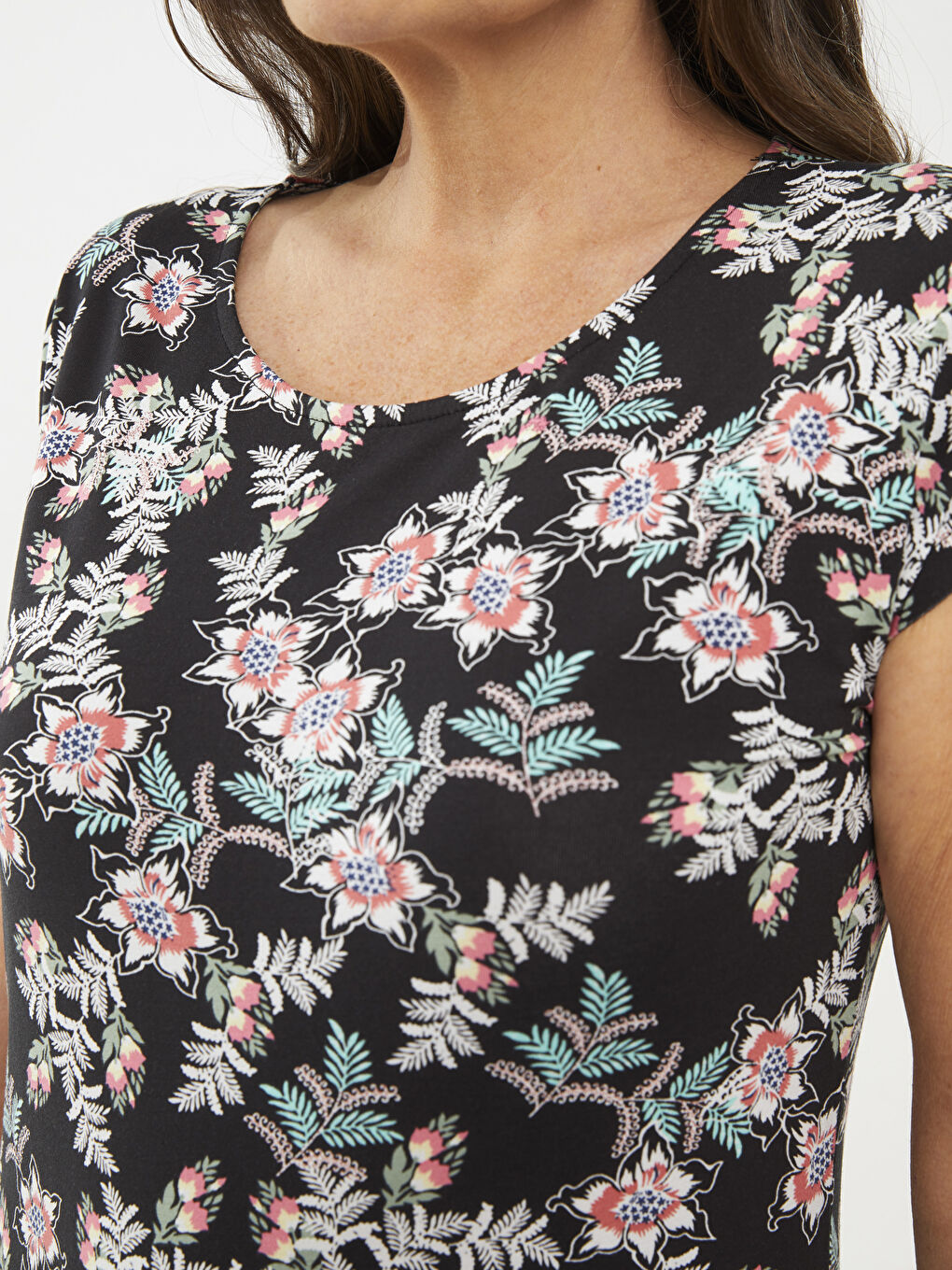 Siyah Bisiklet Yaka Desenli Kısa Kollu Kadın Elbise-3