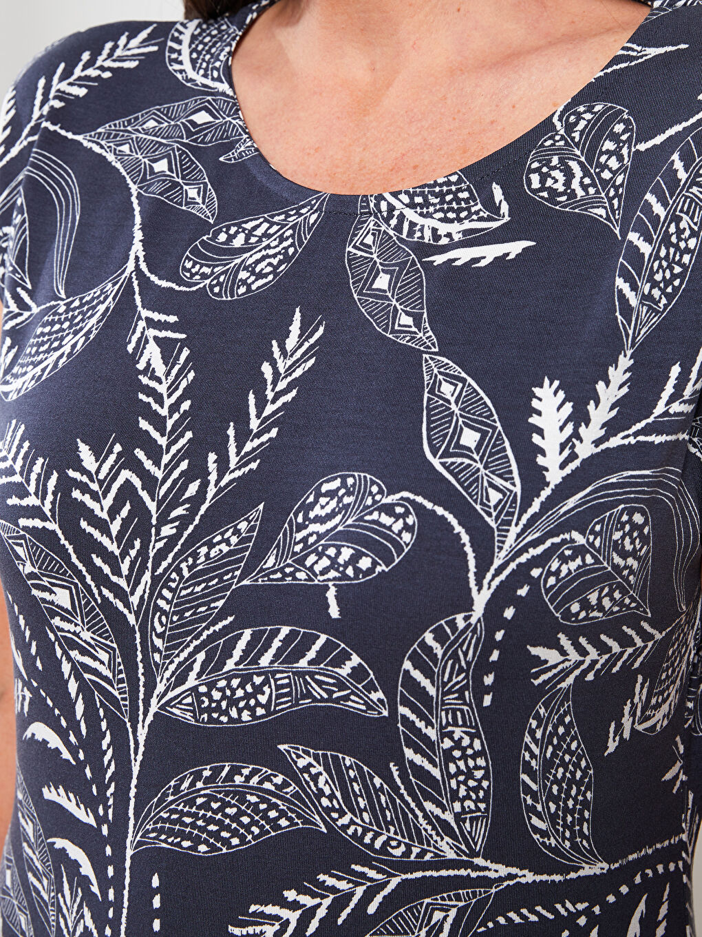 Siyah Bisiklet Yaka Desenli Kısa Kollu Kadın Elbise-2