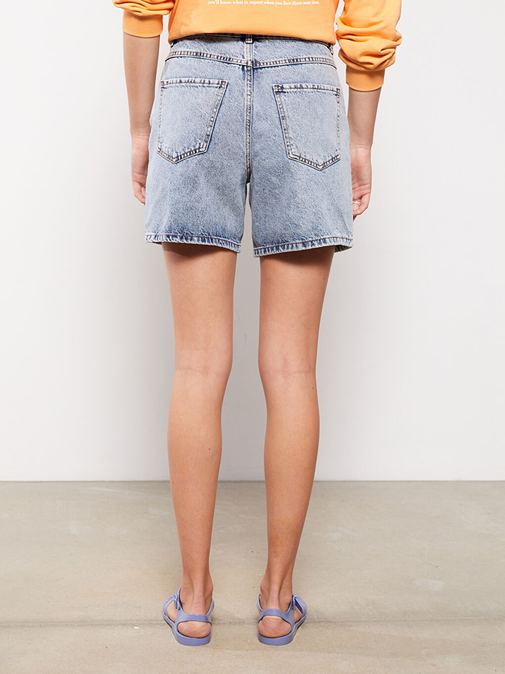 Standard Fit Straight Pocket Detailed Women's Jean Shorts-4