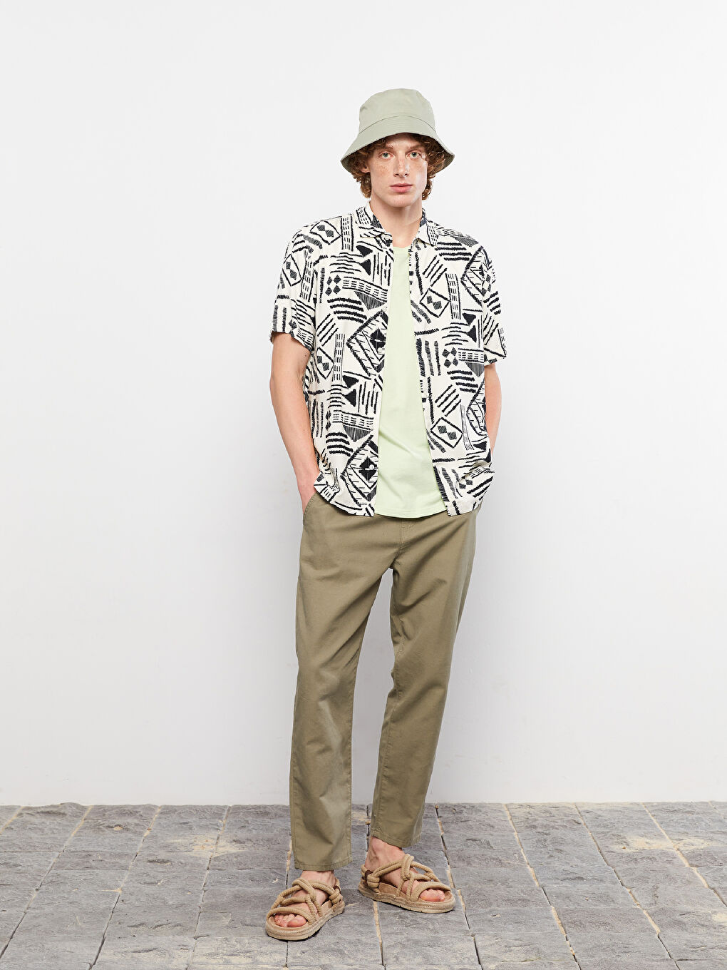 Haki Standart Kalıp Beli Bağlama Detaylı Erkek Pantolon