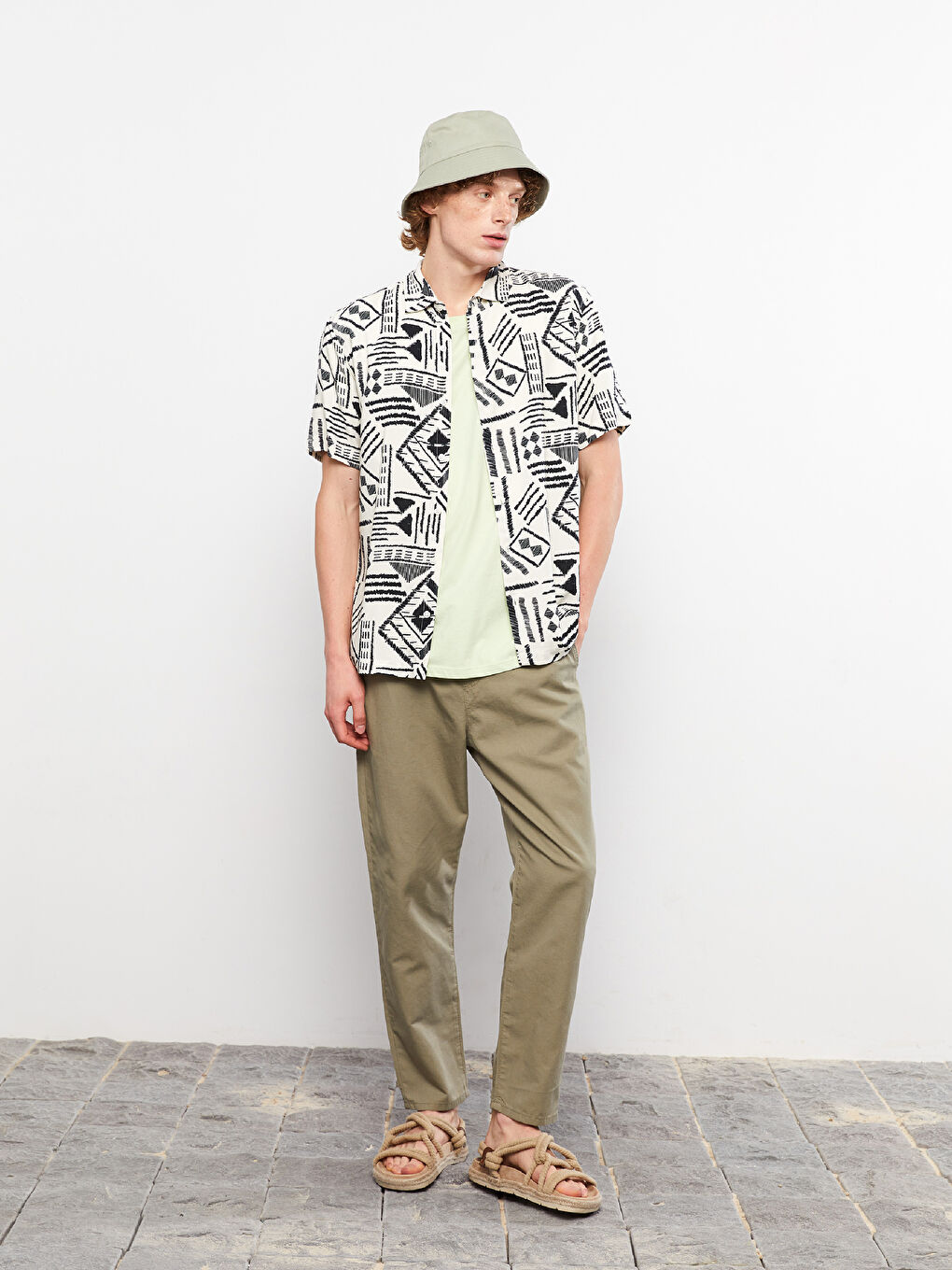 Haki Standart Kalıp Beli Bağlama Detaylı Erkek Pantolon-1