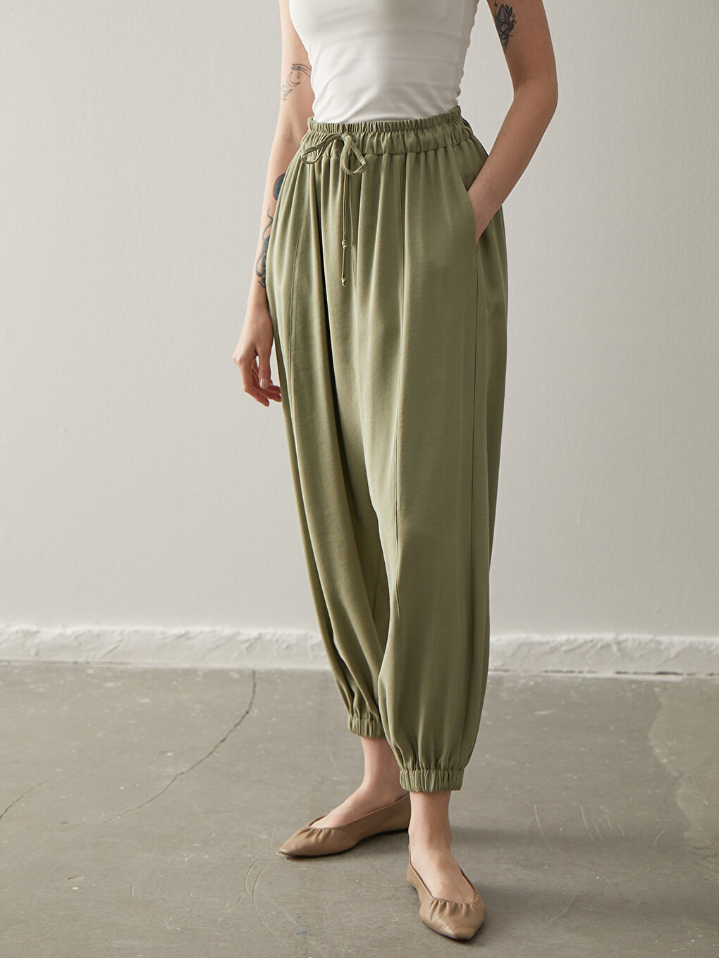 Haki Kadın Beli Lastikli Rahat Kalıp Düz Şalvar Pantolon