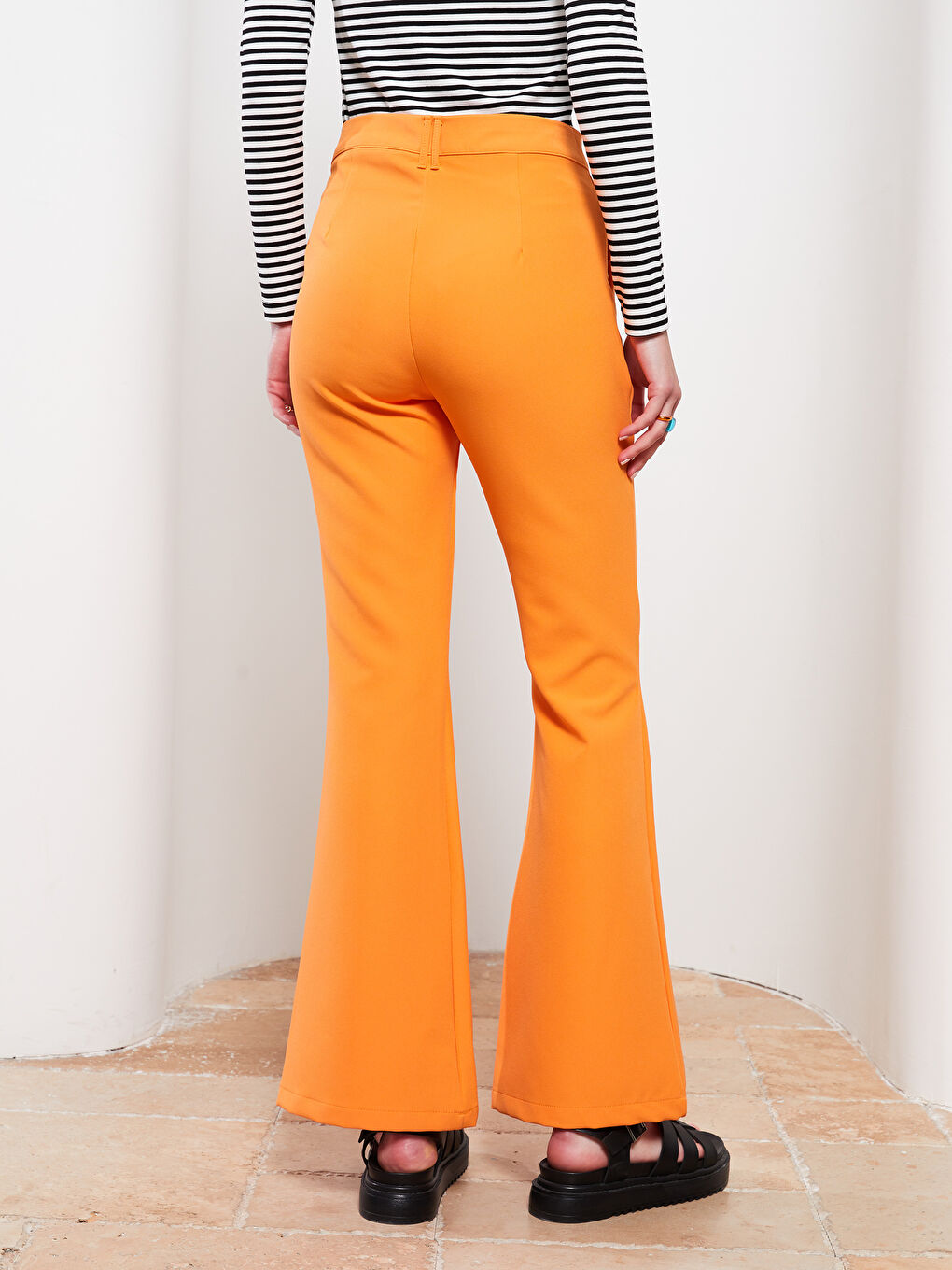 Turuncu Rahat Kalıp Düz İspanyol Paça Kadın Pantolon-4